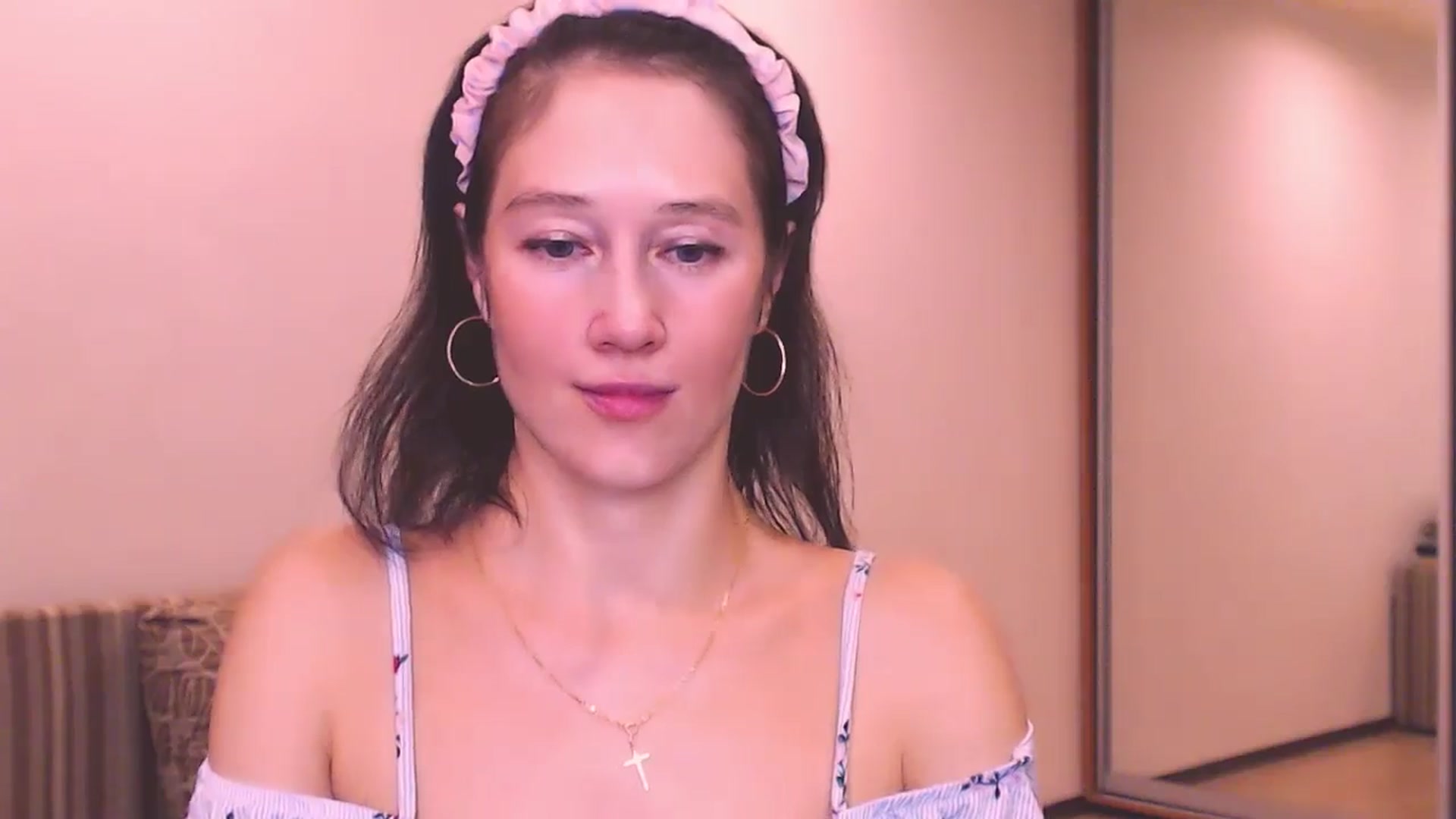 Gallery image thumbnail from ALYONKA__'s myfreecams stream on, 08/18/2024, 23:23 image 7 of 20