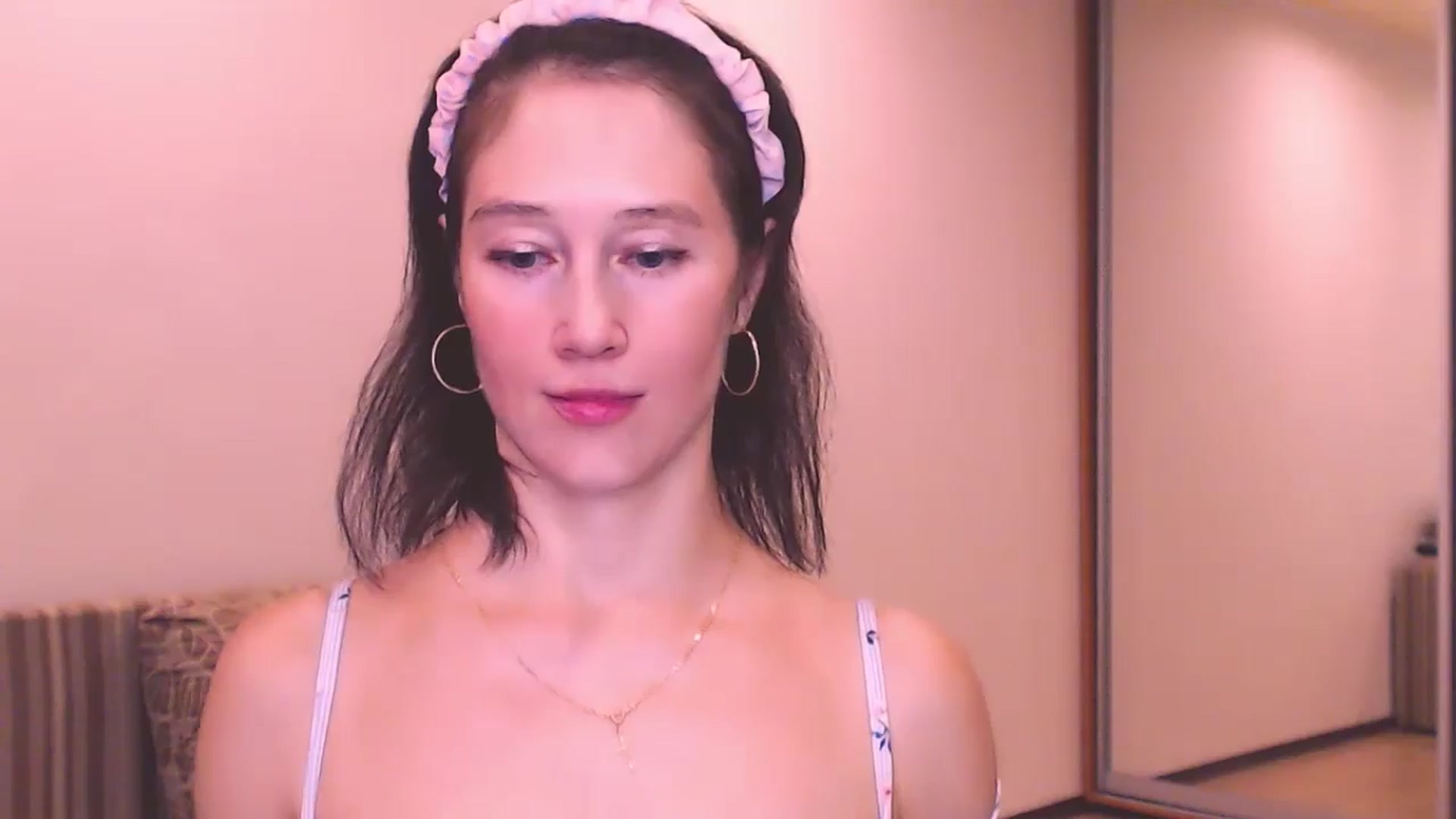 Gallery image thumbnail from ALYONKA__'s myfreecams stream on, 08/18/2024, 23:23 image 11 of 20