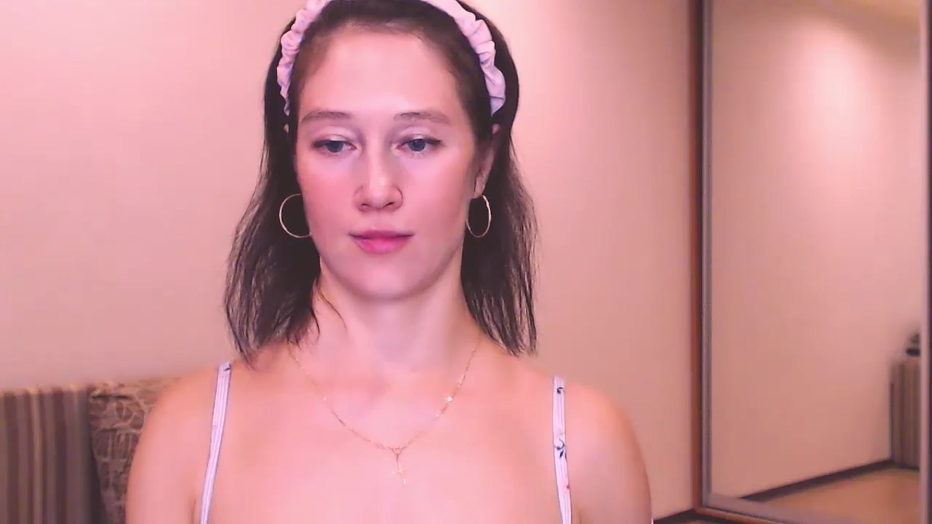 Gallery image thumbnail from ALYONKA__'s myfreecams stream on, 08/18/2024, 23:23 image 12 of 20