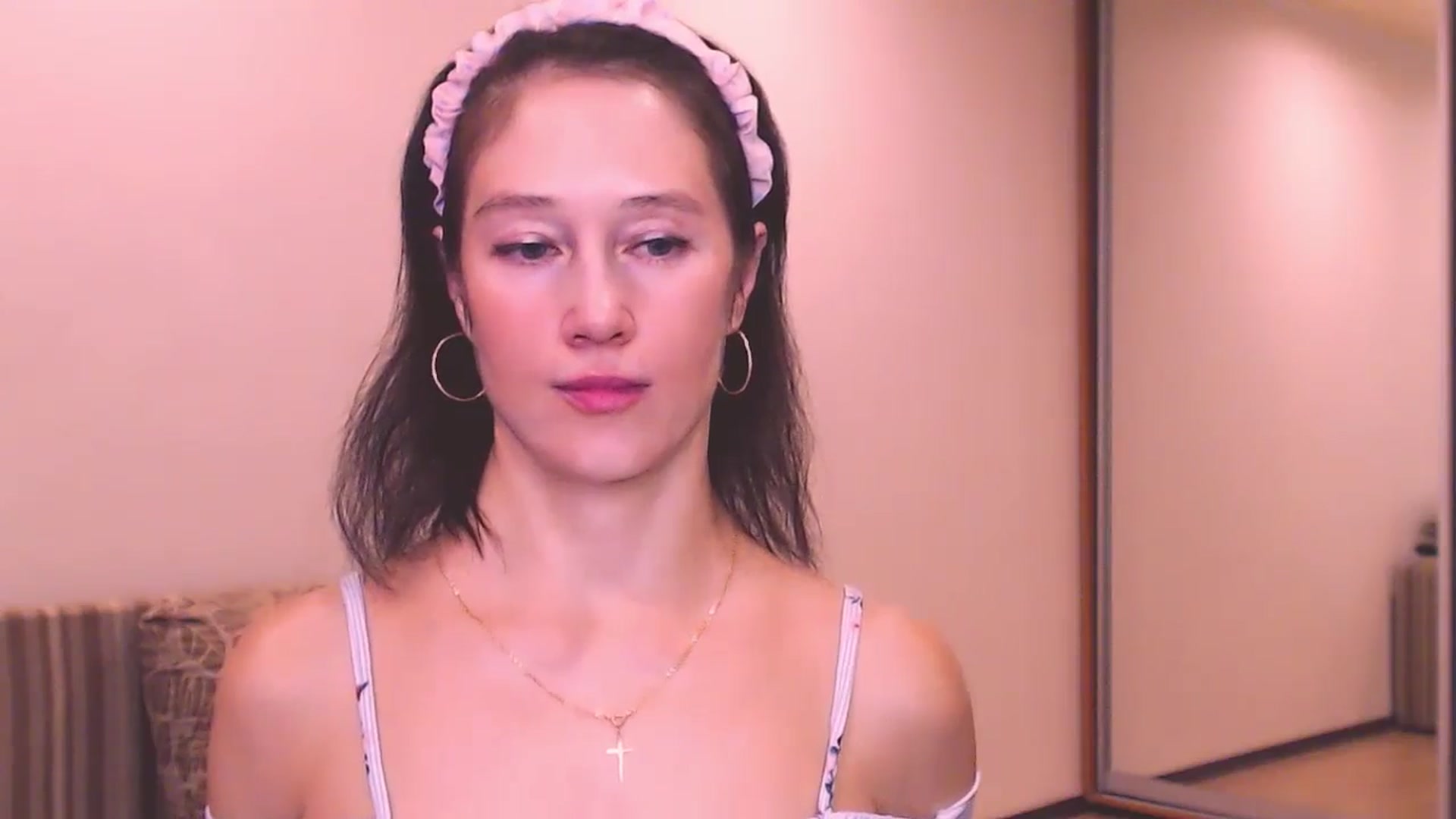 Gallery image thumbnail from ALYONKA__'s myfreecams stream on, 08/18/2024, 23:23 image 17 of 20