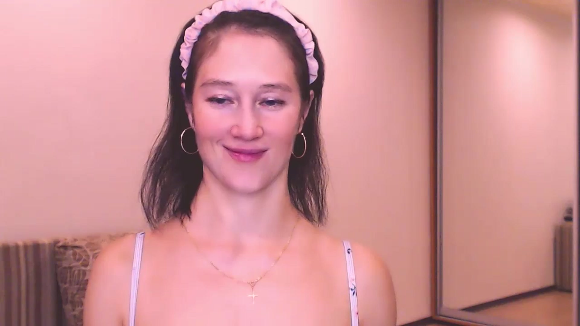 Gallery image thumbnail from ALYONKA__'s myfreecams stream on, 08/18/2024, 23:23 image 18 of 20
