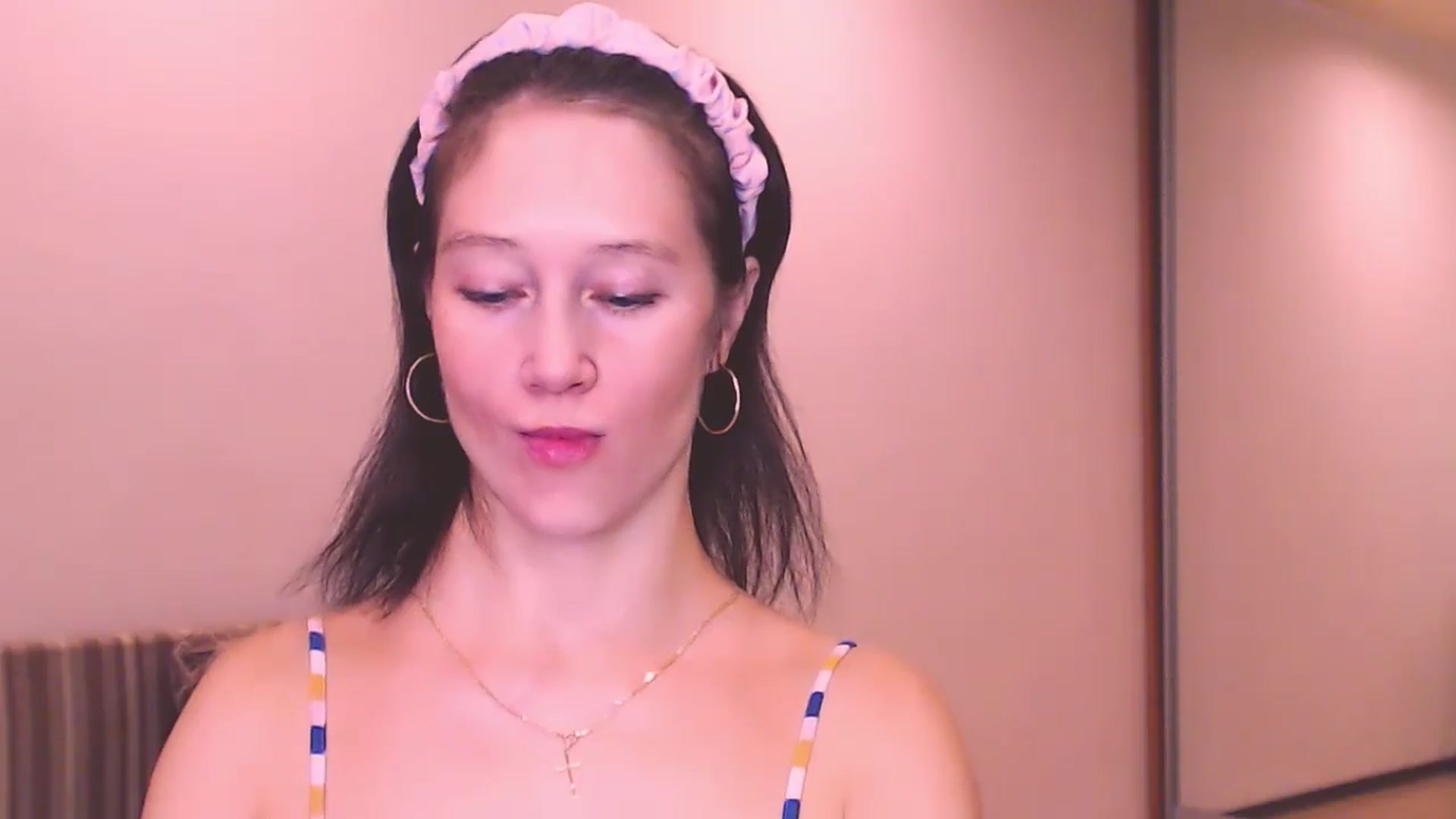 Gallery image thumbnail from ALYONKA__'s myfreecams stream on, 08/31/2024, 21:18 image 6 of 20