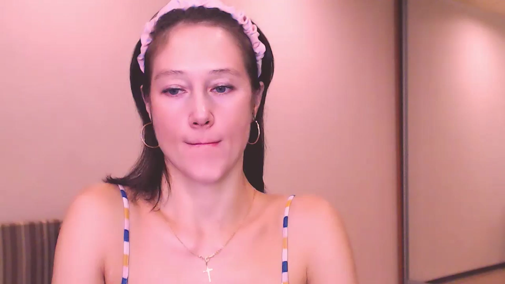 Gallery image thumbnail from ALYONKA__'s myfreecams stream on, 08/31/2024, 21:18 image 16 of 20
