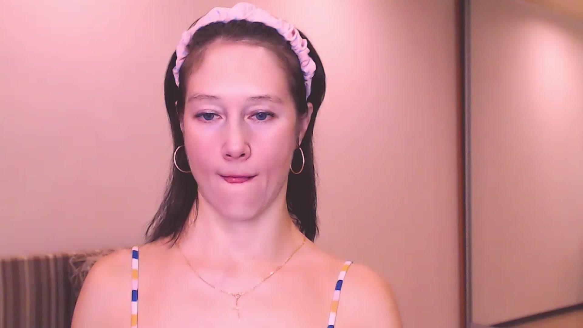 Gallery image thumbnail from ALYONKA__'s myfreecams stream on, 08/31/2024, 21:18 image 17 of 20