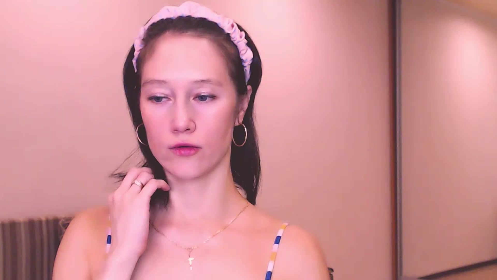Gallery image thumbnail from ALYONKA__'s myfreecams stream on, 08/31/2024, 21:18 image 13 of 20
