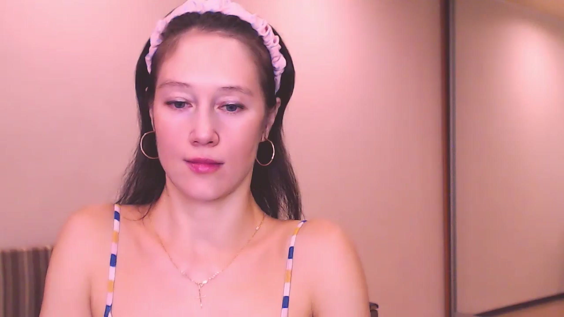Gallery image thumbnail from ALYONKA__'s myfreecams stream on, 08/31/2024, 21:18 image 8 of 20