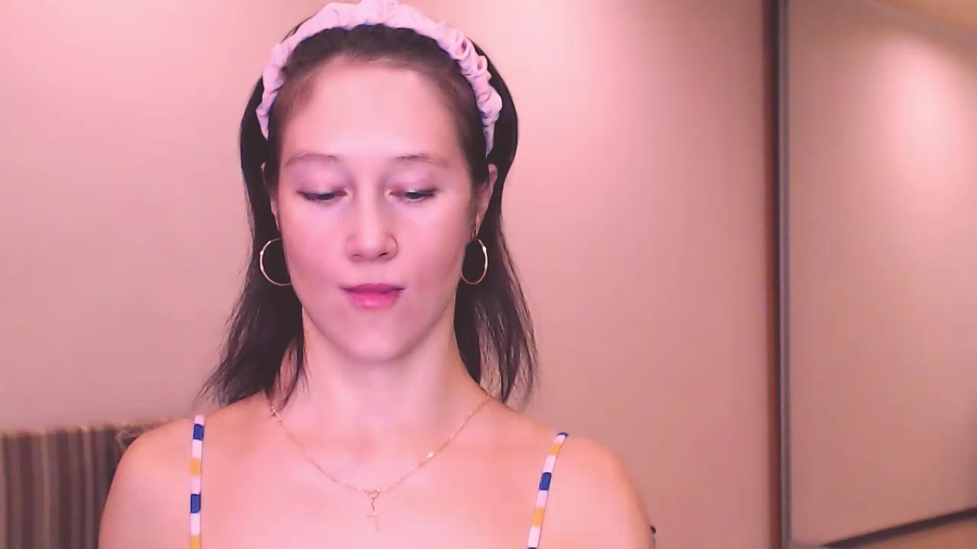 Gallery image thumbnail from ALYONKA__'s myfreecams stream on, 08/31/2024, 21:18 image 10 of 20