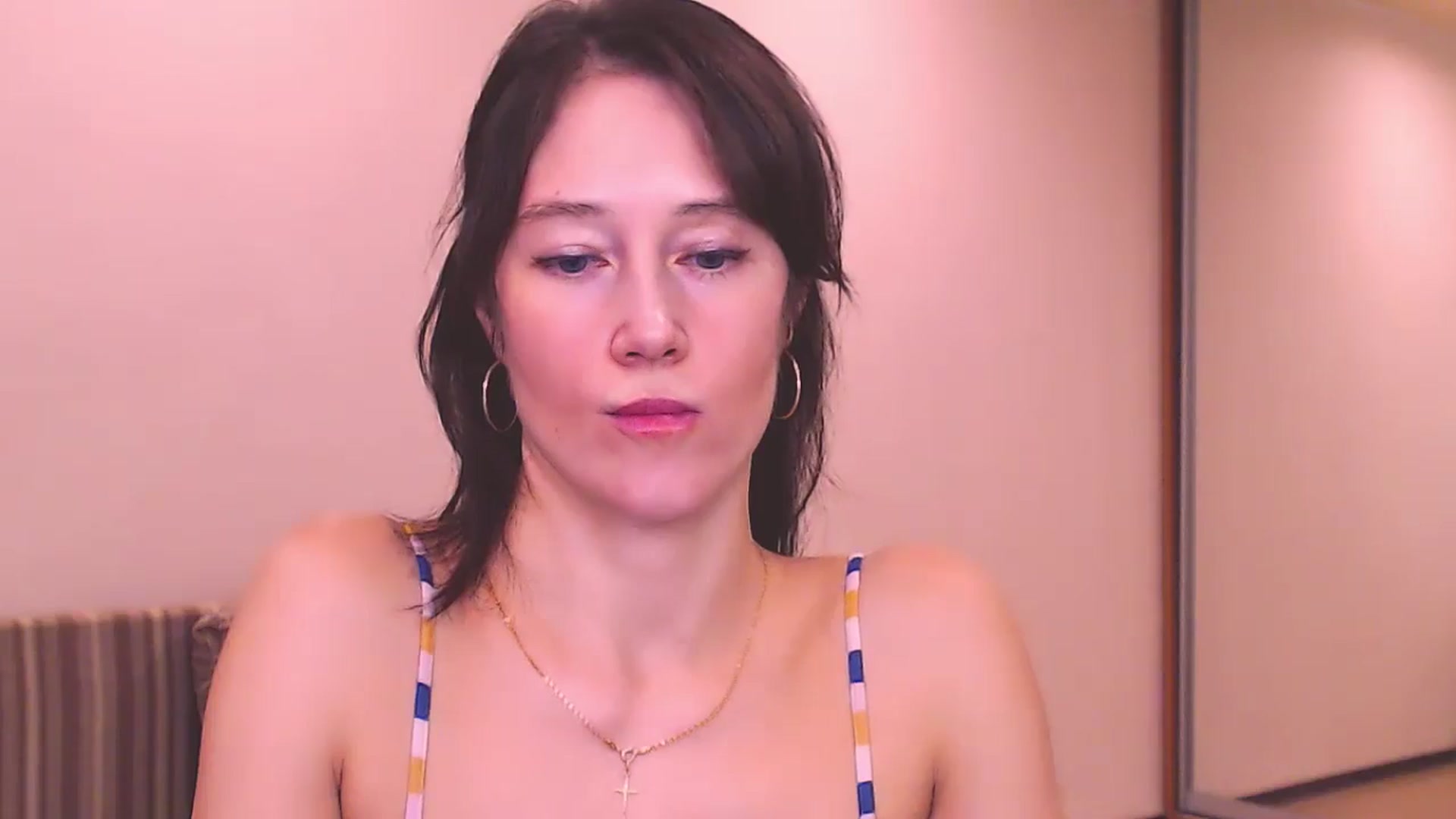 Gallery image thumbnail from ALYONKA__'s myfreecams stream on, 09/08/2024, 24:19 image 9 of 20