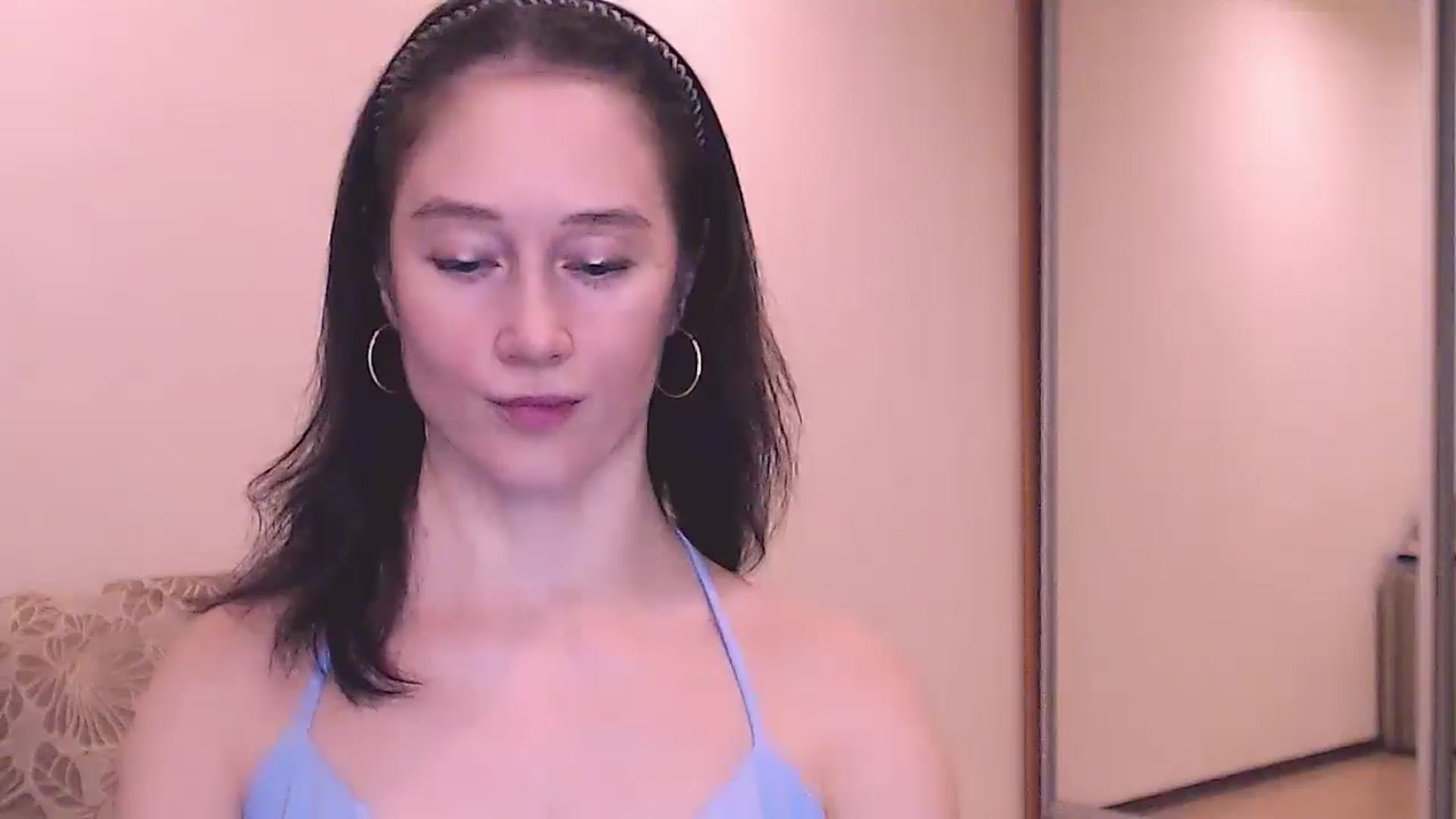 Gallery image thumbnail from ALYONKA__'s myfreecams stream on, 08/16/2025, 21:01 image 10 of 20