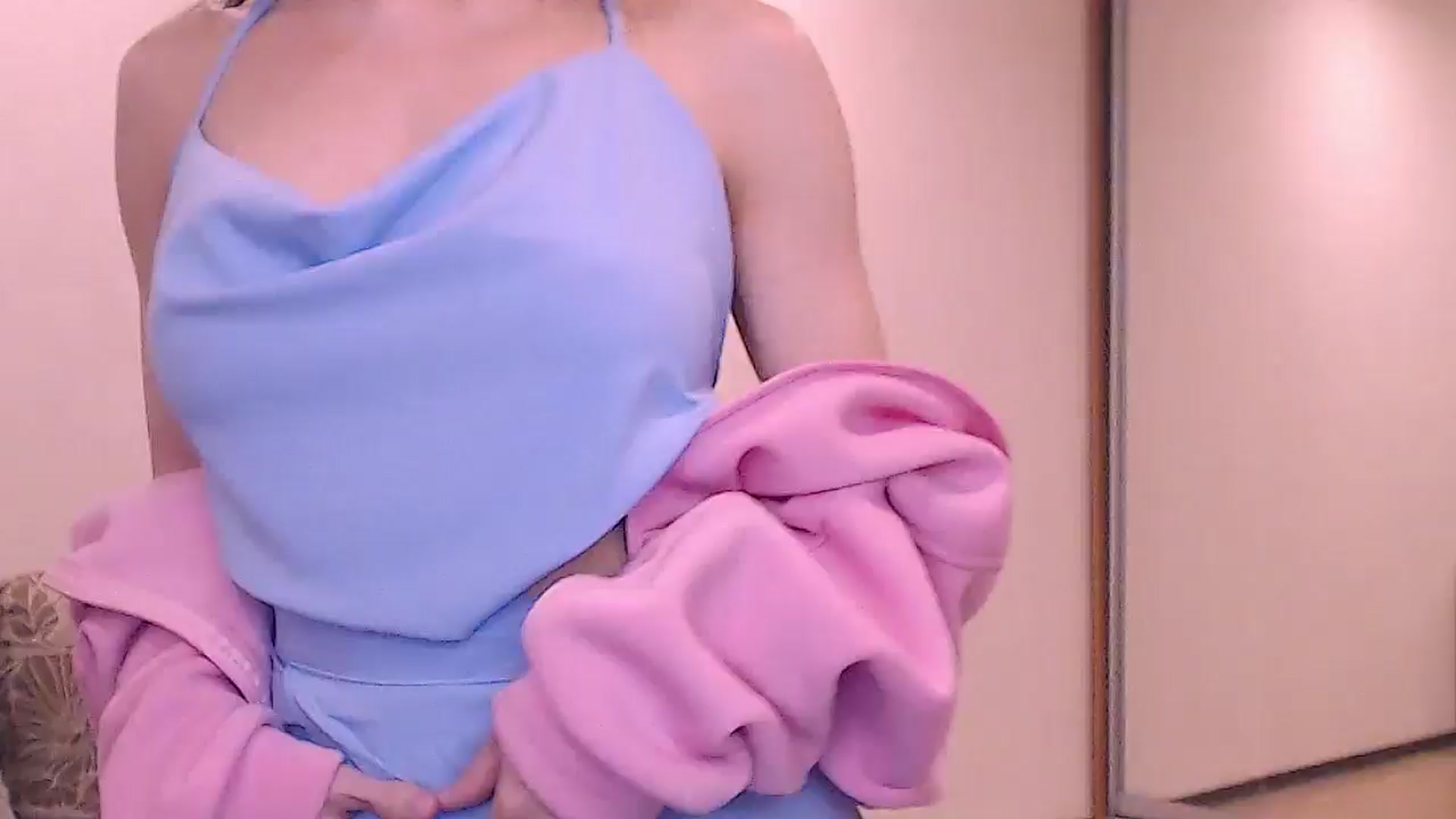 Gallery image thumbnail from ALYONKA__'s myfreecams stream on, 10/04/2025, 22:22 image 19 of 20