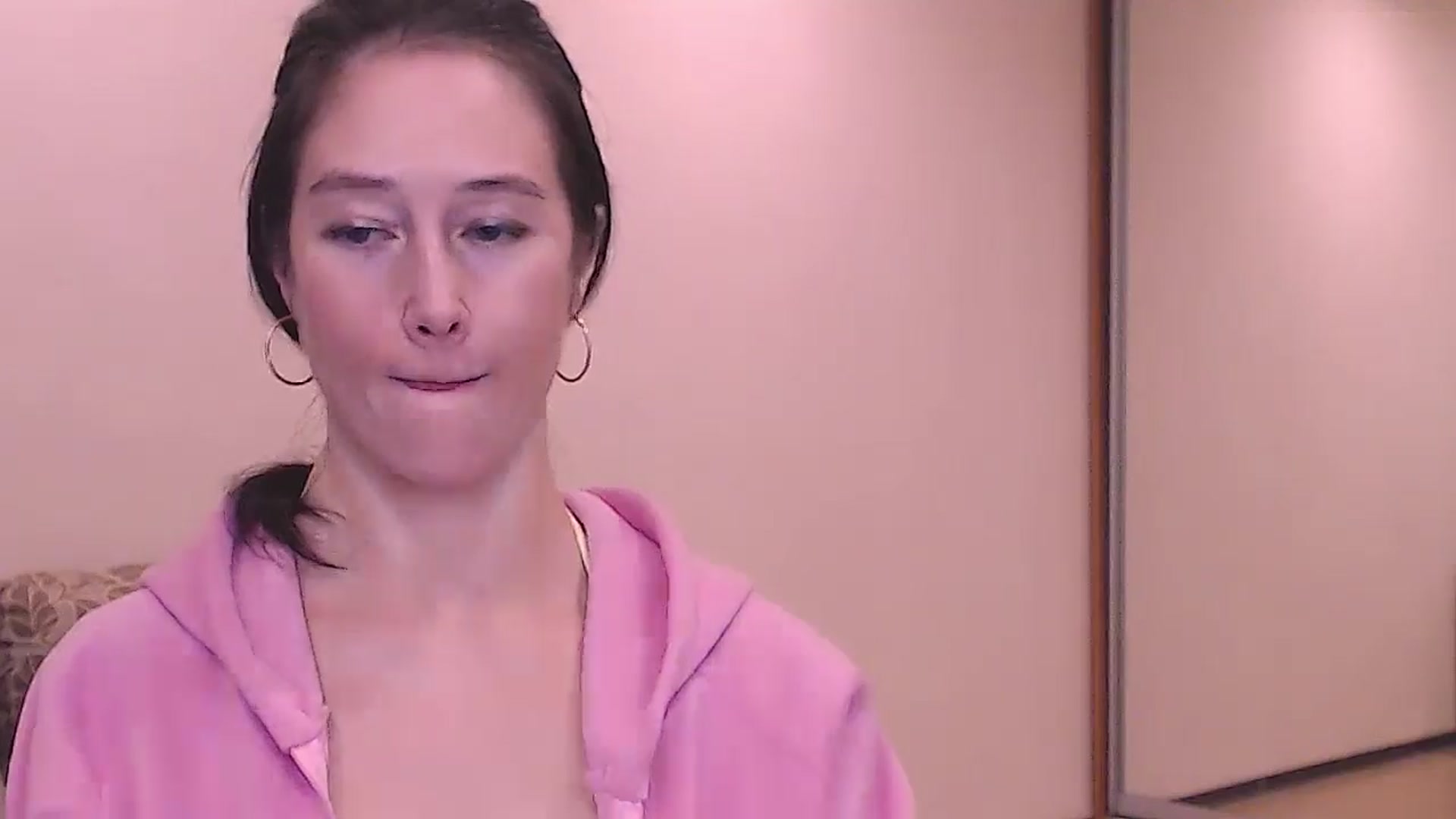 Gallery image thumbnail from ALYONKA__'s myfreecams stream on, 10/04/2025, 22:22 image 9 of 20