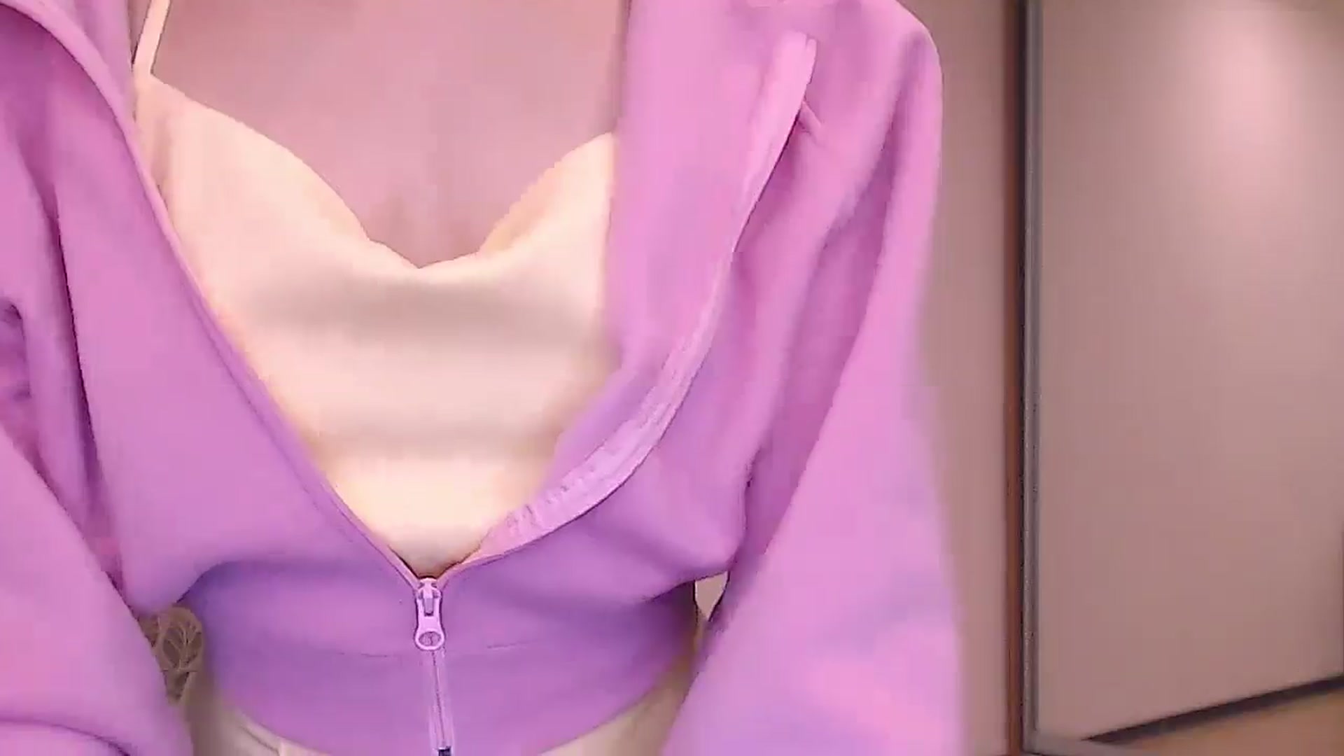 Gallery image thumbnail from ALYONKA__'s myfreecams stream on, 10/04/2025, 22:22 image 15 of 20