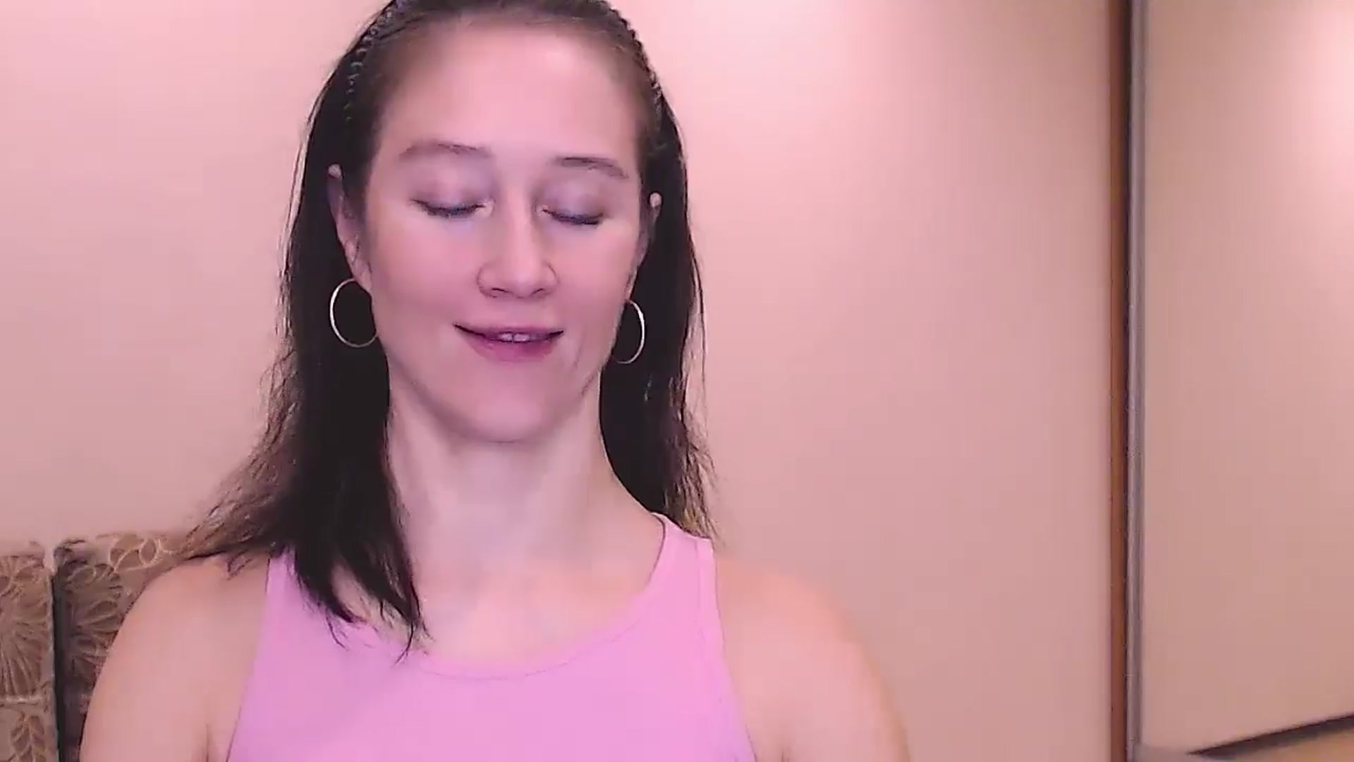 Gallery image thumbnail from ALYONKA__'s myfreecams stream on, 11/01/2025, 23:20 image 19 of 20