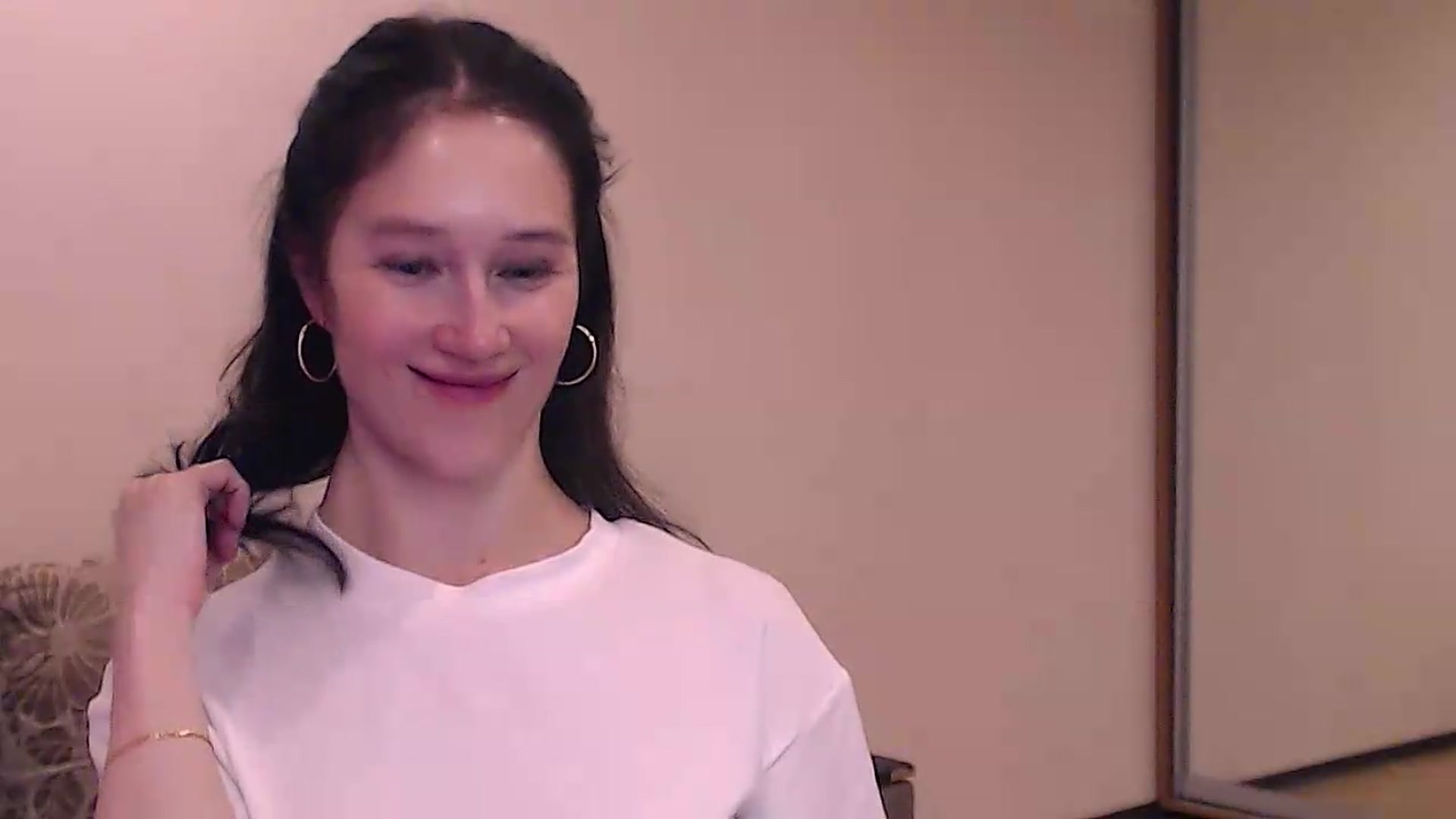 Gallery image thumbnail from ALYONKA__'s myfreecams stream on, 08/20/2026, 19:01 image 13 of 20