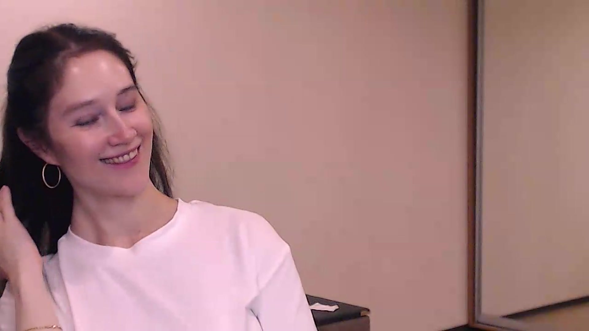 Gallery image thumbnail from ALYONKA__'s myfreecams stream on, 08/20/2026, 19:34 image 2 of 20