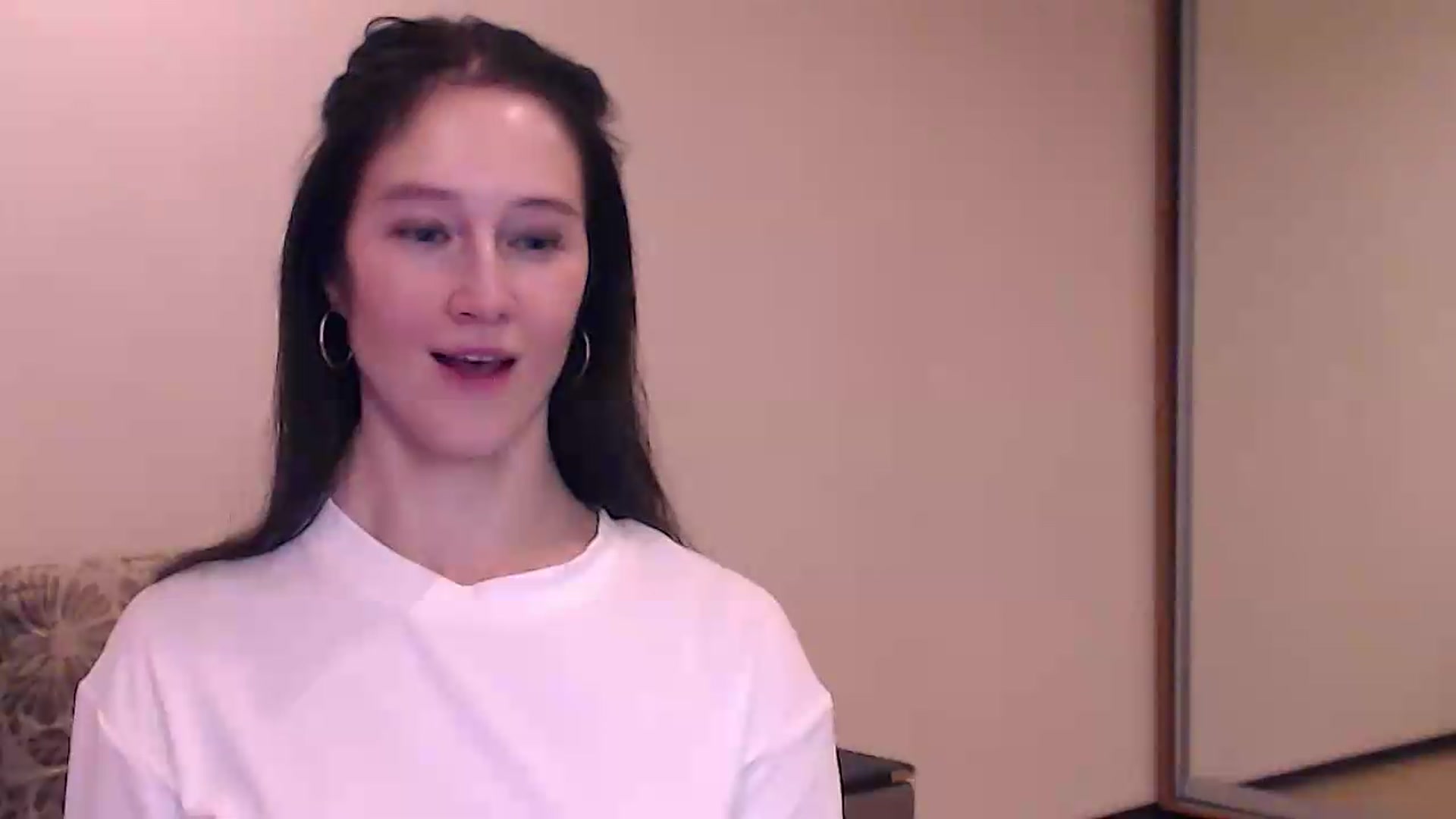 Gallery image thumbnail from ALYONKA__'s myfreecams stream on, 08/20/2026, 21:16 image 4 of 20
