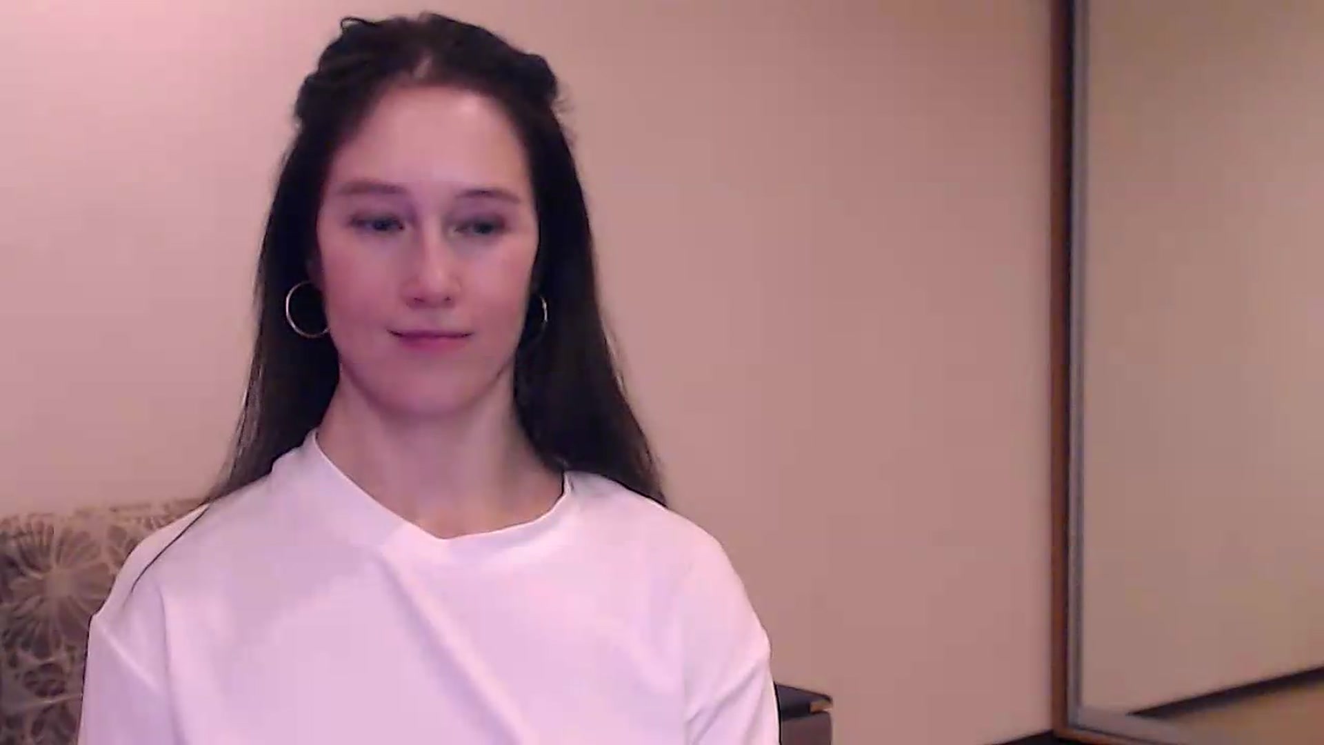 Gallery image thumbnail from ALYONKA__'s myfreecams stream on, 08/20/2026, 21:16 image 6 of 20