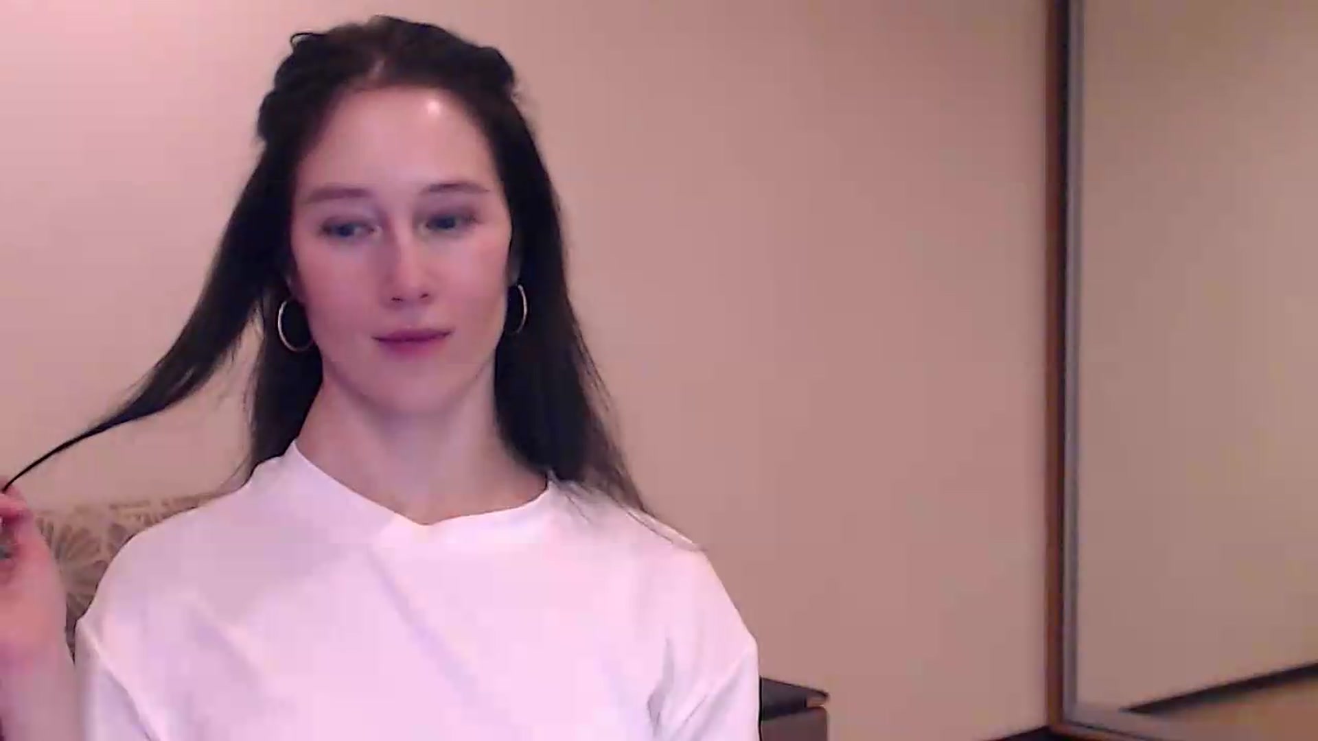 Gallery image thumbnail from ALYONKA__'s myfreecams stream on, 08/20/2026, 21:16 image 12 of 20