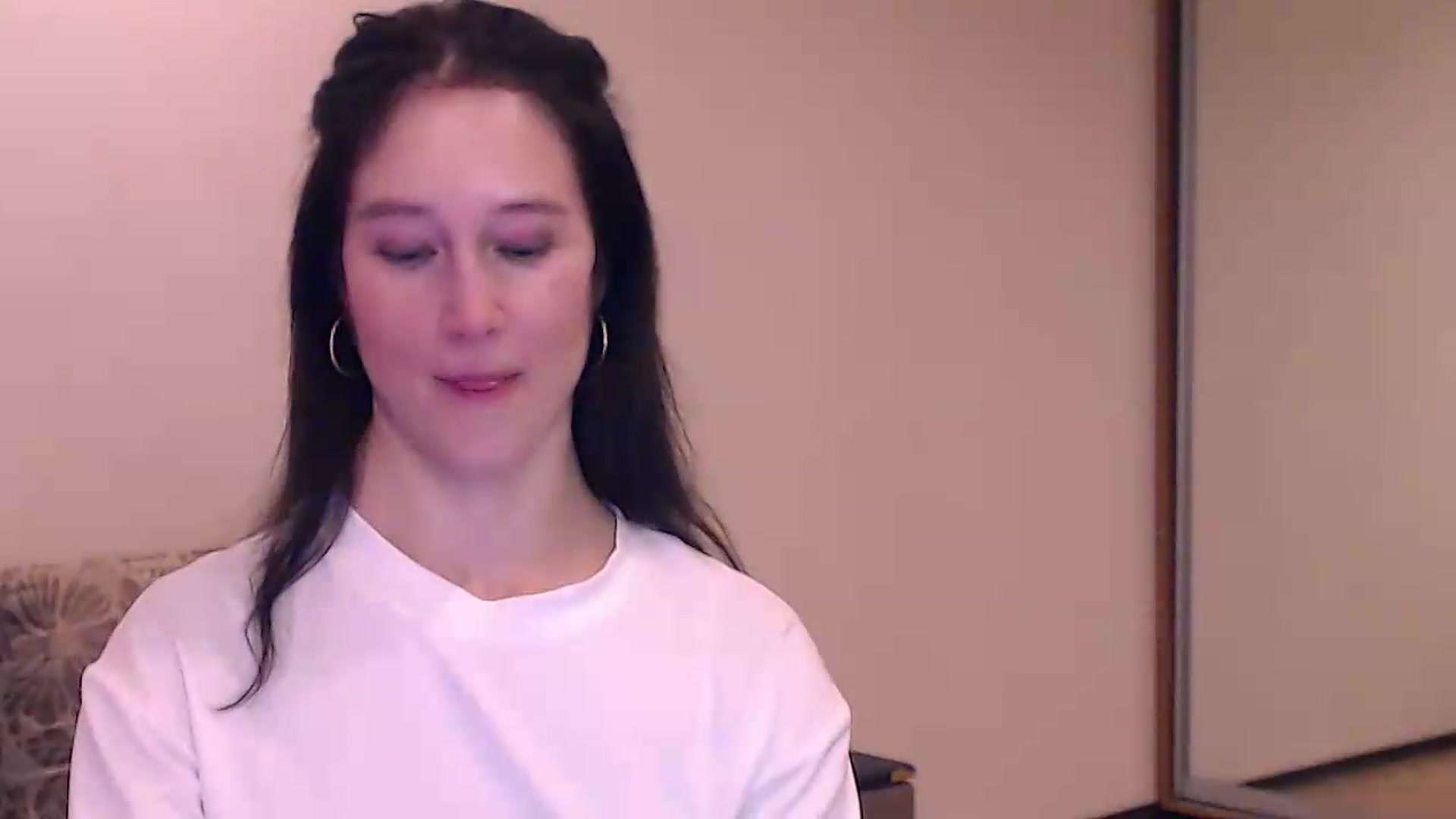 Gallery image thumbnail from ALYONKA__'s myfreecams stream on, 08/20/2026, 21:16 image 13 of 20