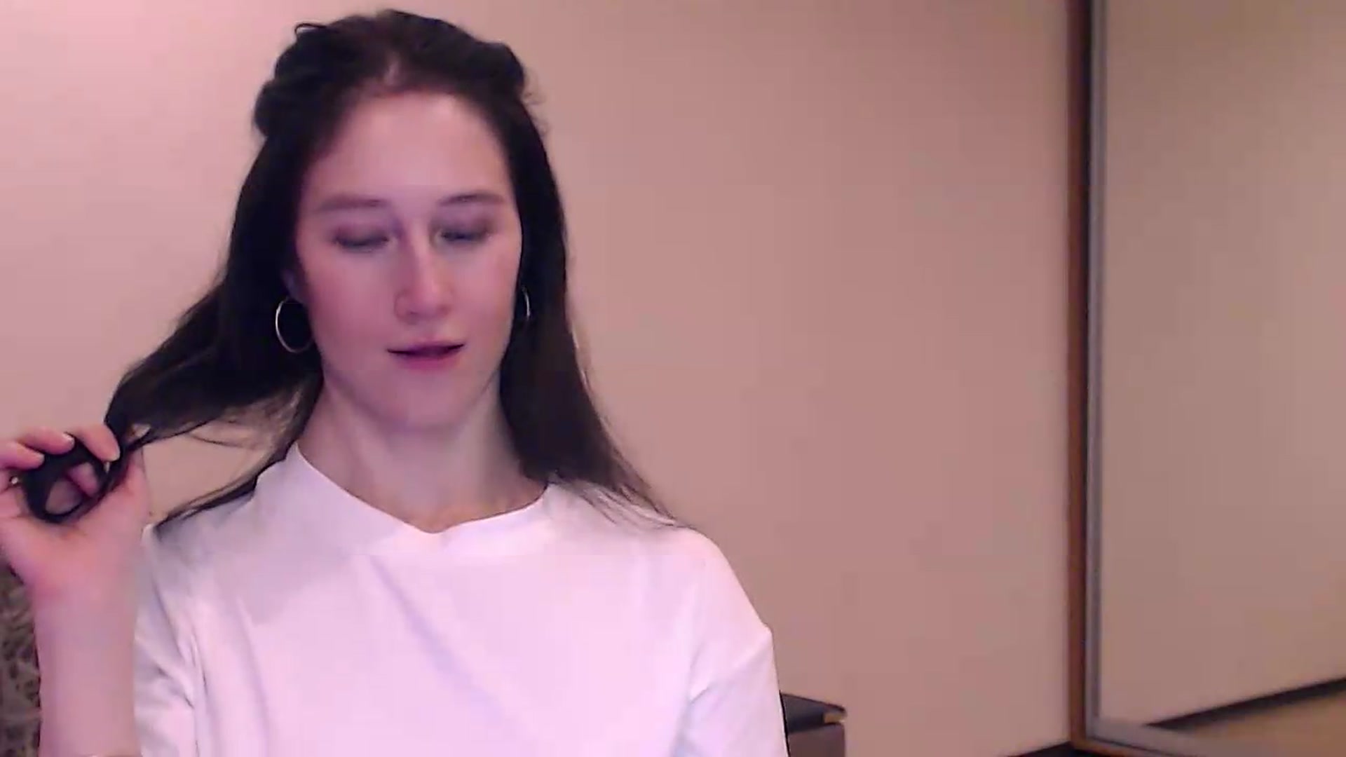 Gallery image thumbnail from ALYONKA__'s myfreecams stream on, 08/20/2026, 21:16 image 10 of 20