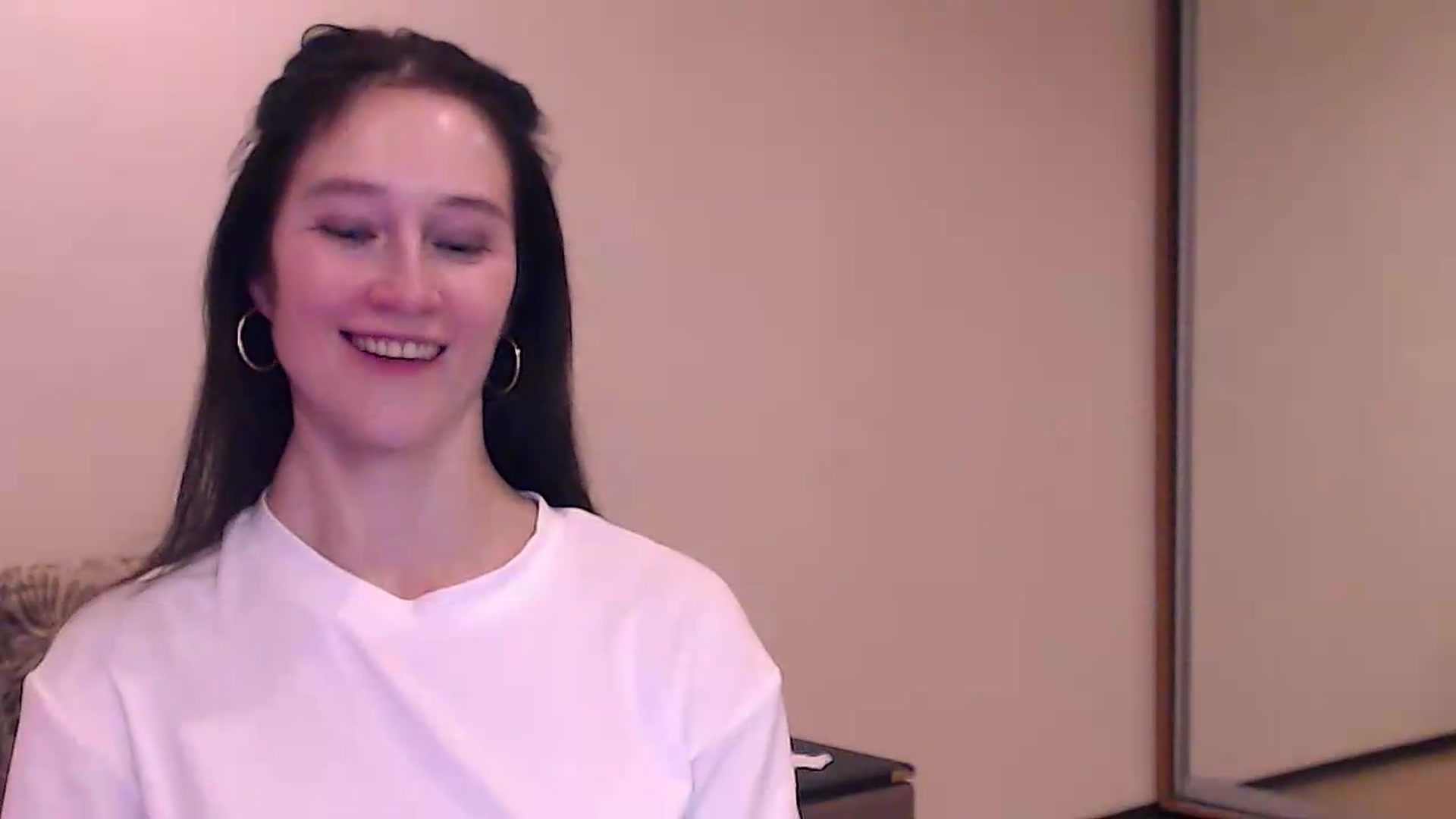 Gallery image thumbnail from ALYONKA__'s myfreecams stream on, 08/20/2026, 21:16 image 3 of 20