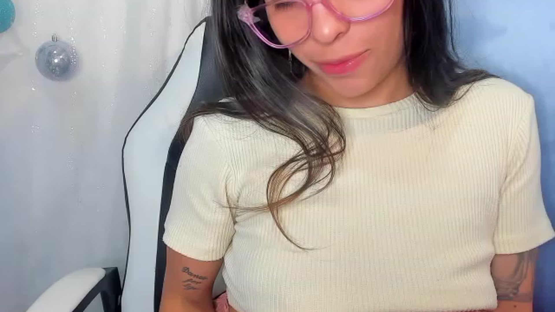 Gallery image thumbnail from AMBERTAYLOR_'s myfreecams stream on, 11/17/2022, 16:35 image 20 of 20