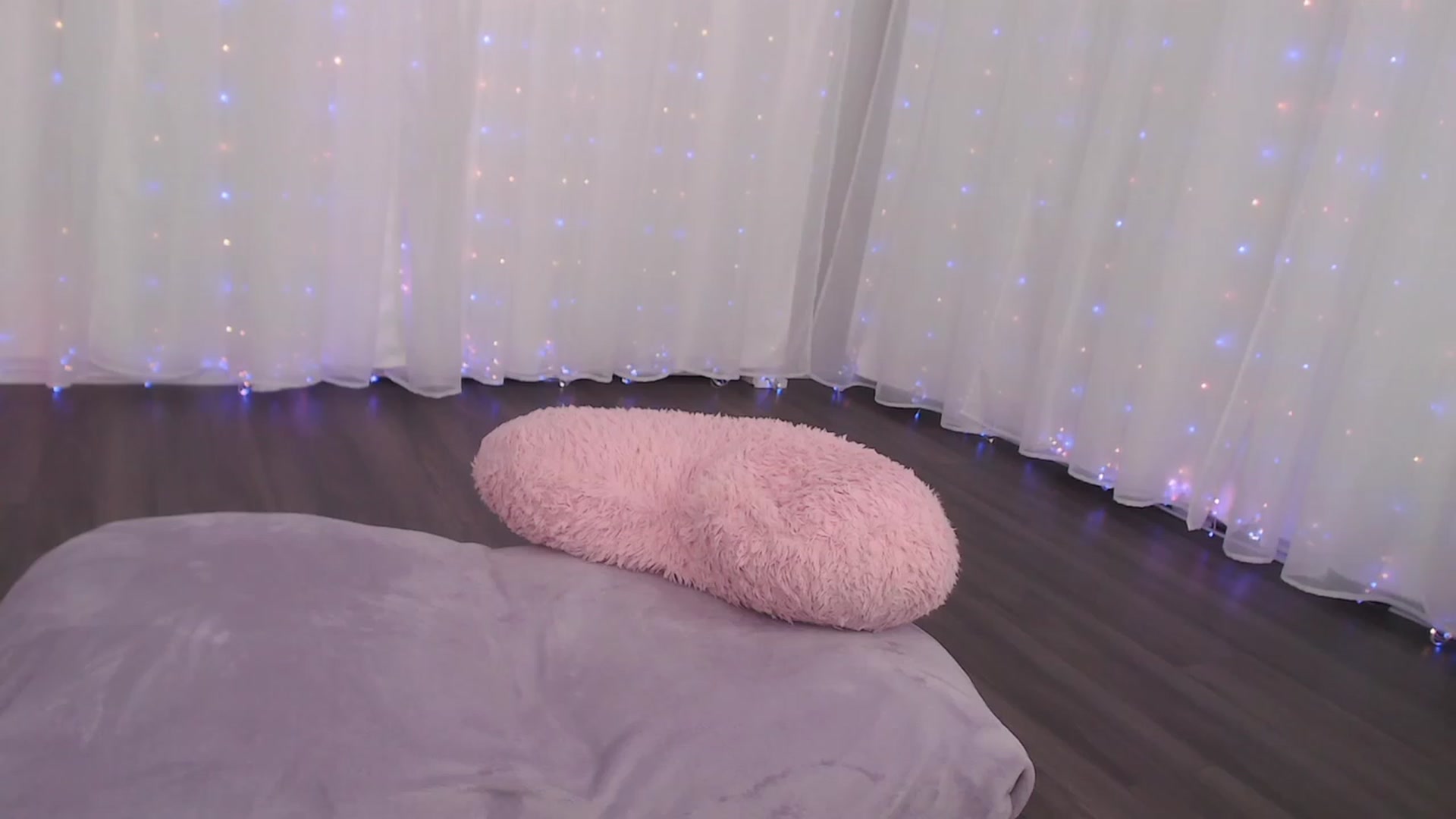 Gallery image thumbnail from ANGELinHEAT's myfreecams stream on, 12/28/2022, 01:23 image 10 of 20