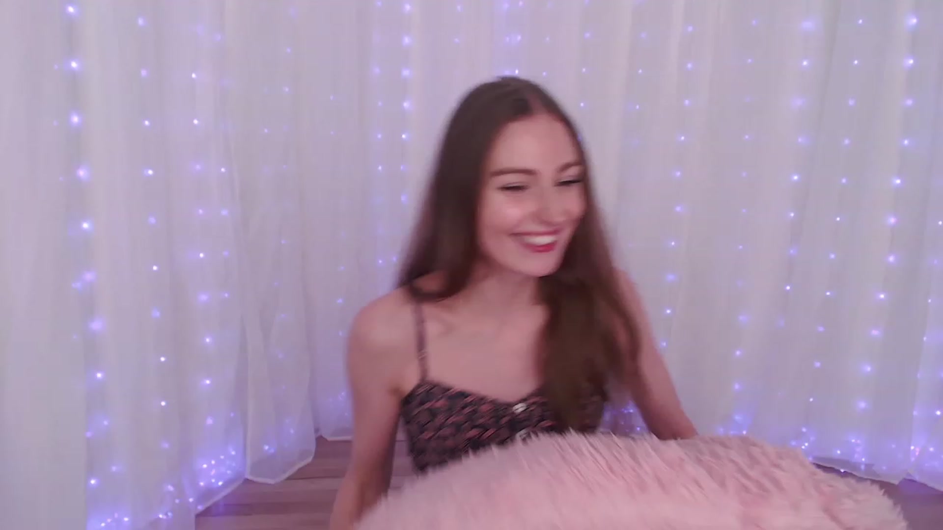 Gallery image thumbnail from ANGELinHEAT's myfreecams stream on, 11/09/2023, 03:37 image 4 of 20