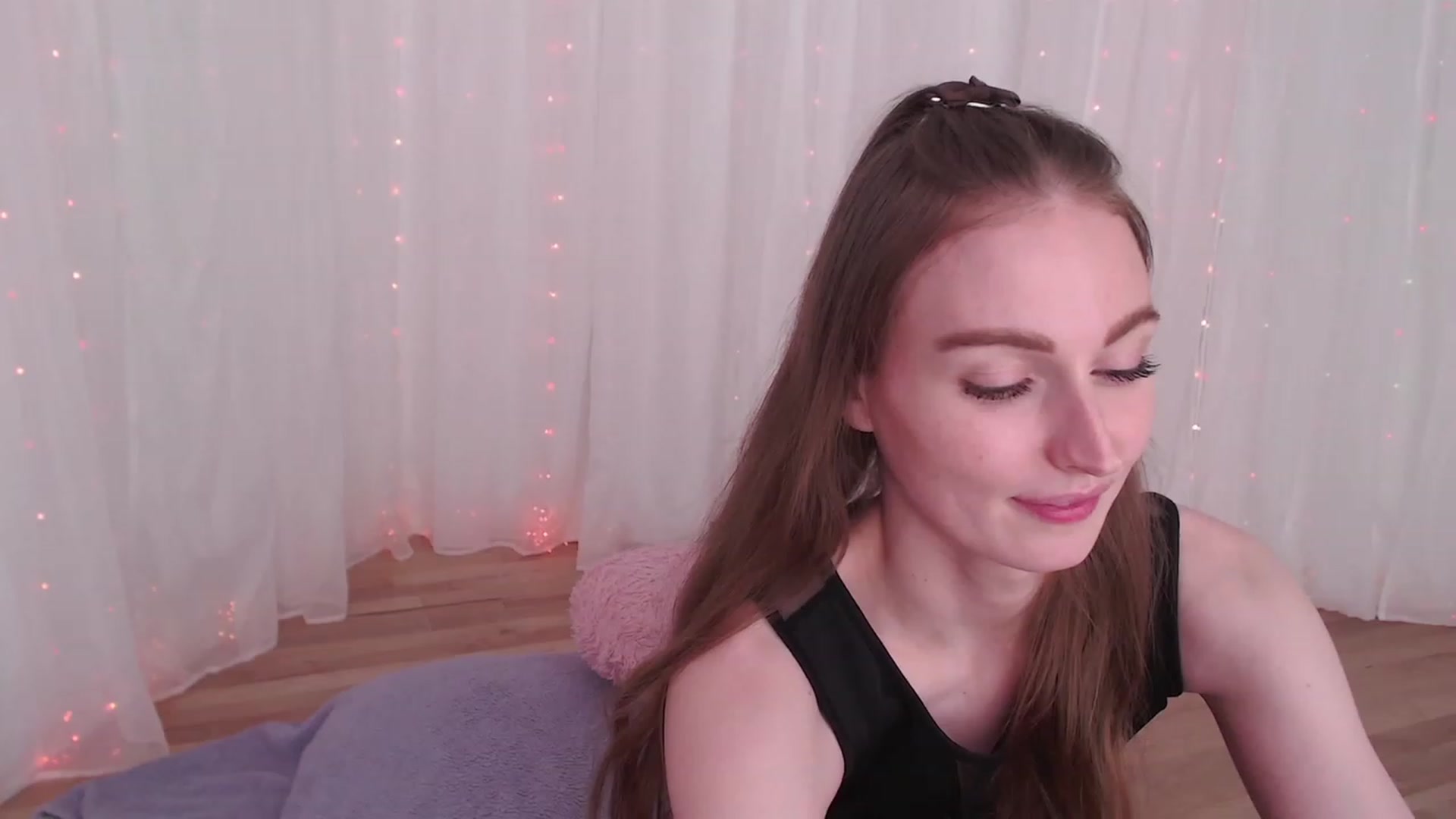 Gallery image thumbnail from ANGELinHEAT's myfreecams stream on, 12/12/2023, 09:52 image 5 of 20