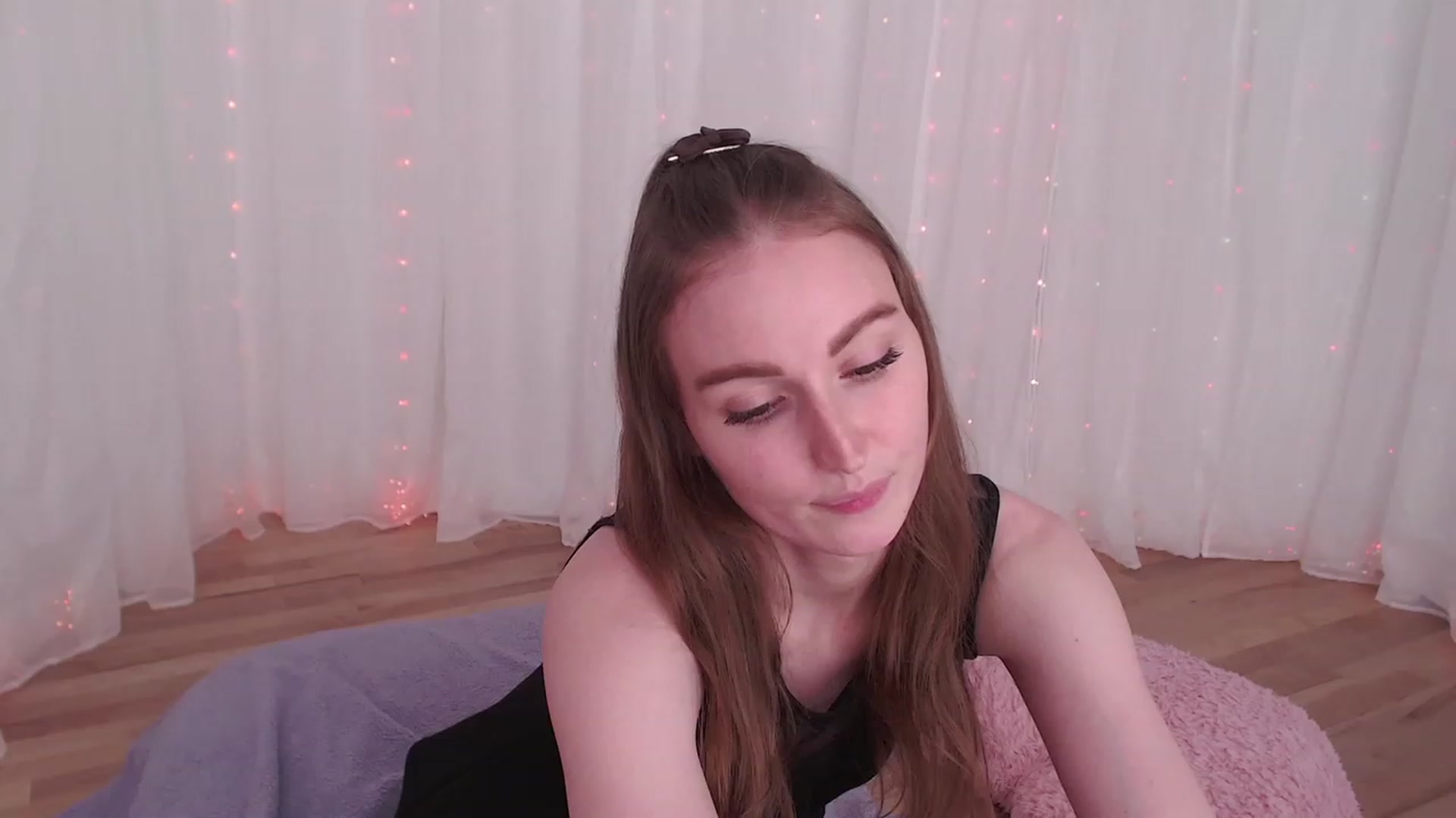 Gallery image thumbnail from ANGELinHEAT's myfreecams stream on, 12/12/2023, 09:52 image 16 of 20