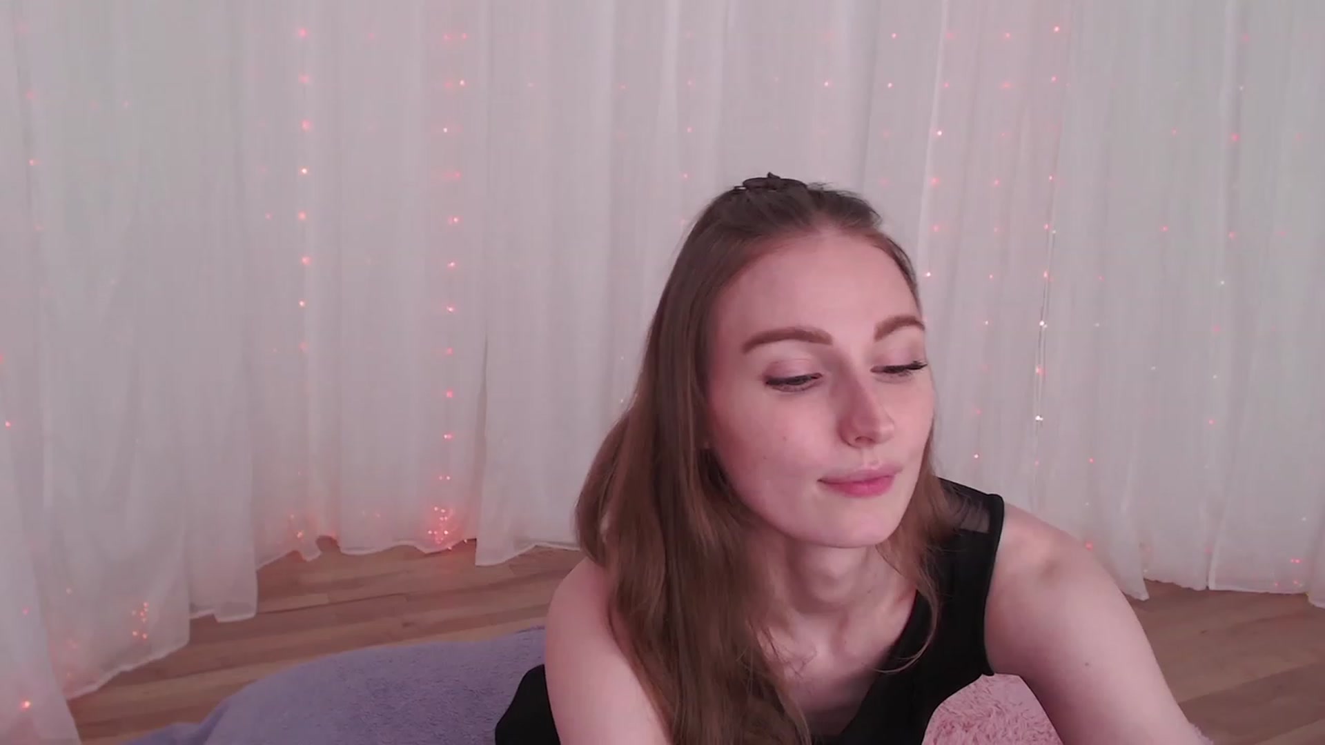Gallery image thumbnail from ANGELinHEAT's myfreecams stream on, 12/12/2023, 09:52 image 9 of 20