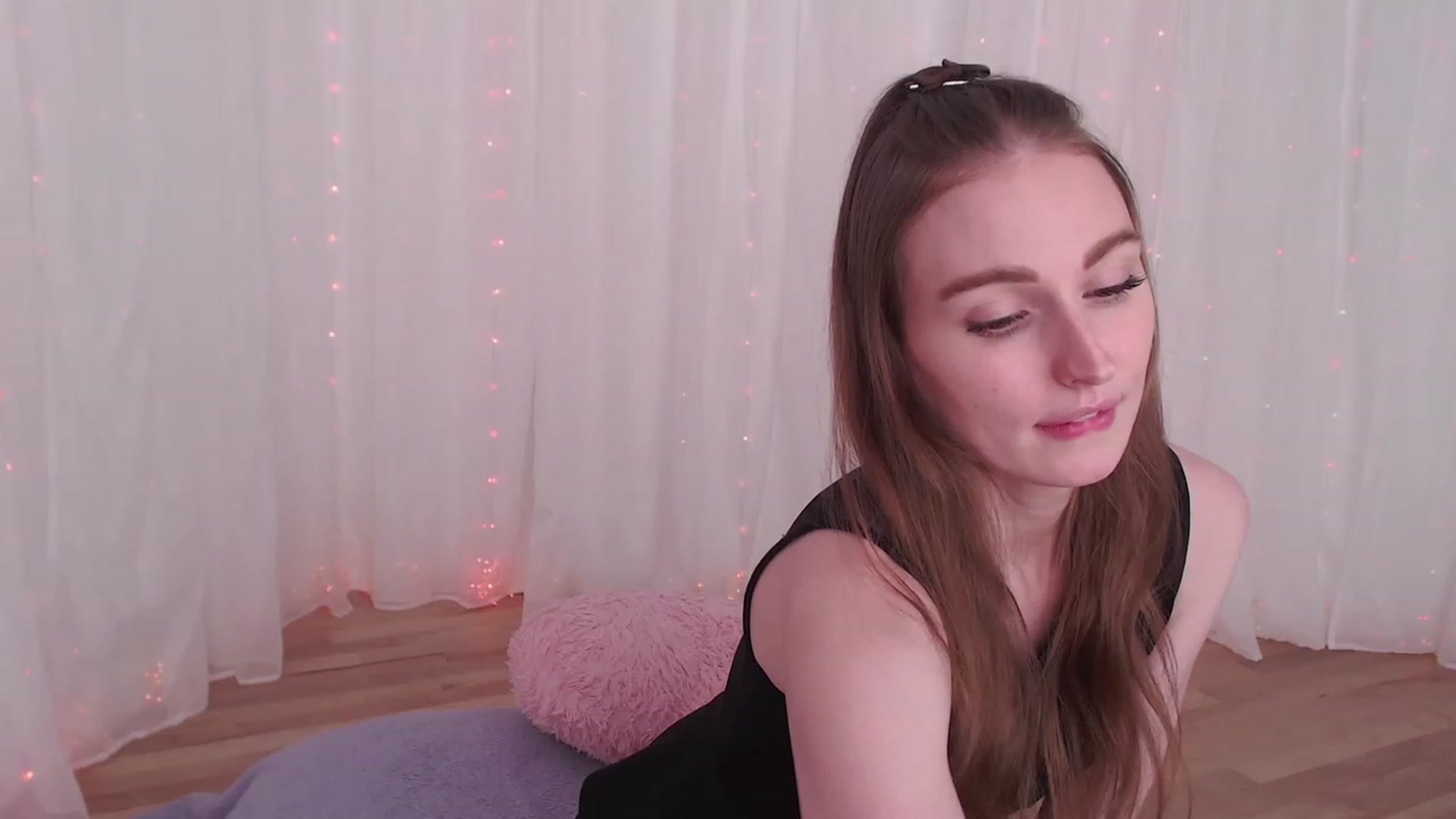 Gallery image thumbnail from ANGELinHEAT's myfreecams stream on, 12/12/2023, 09:52 image 6 of 20