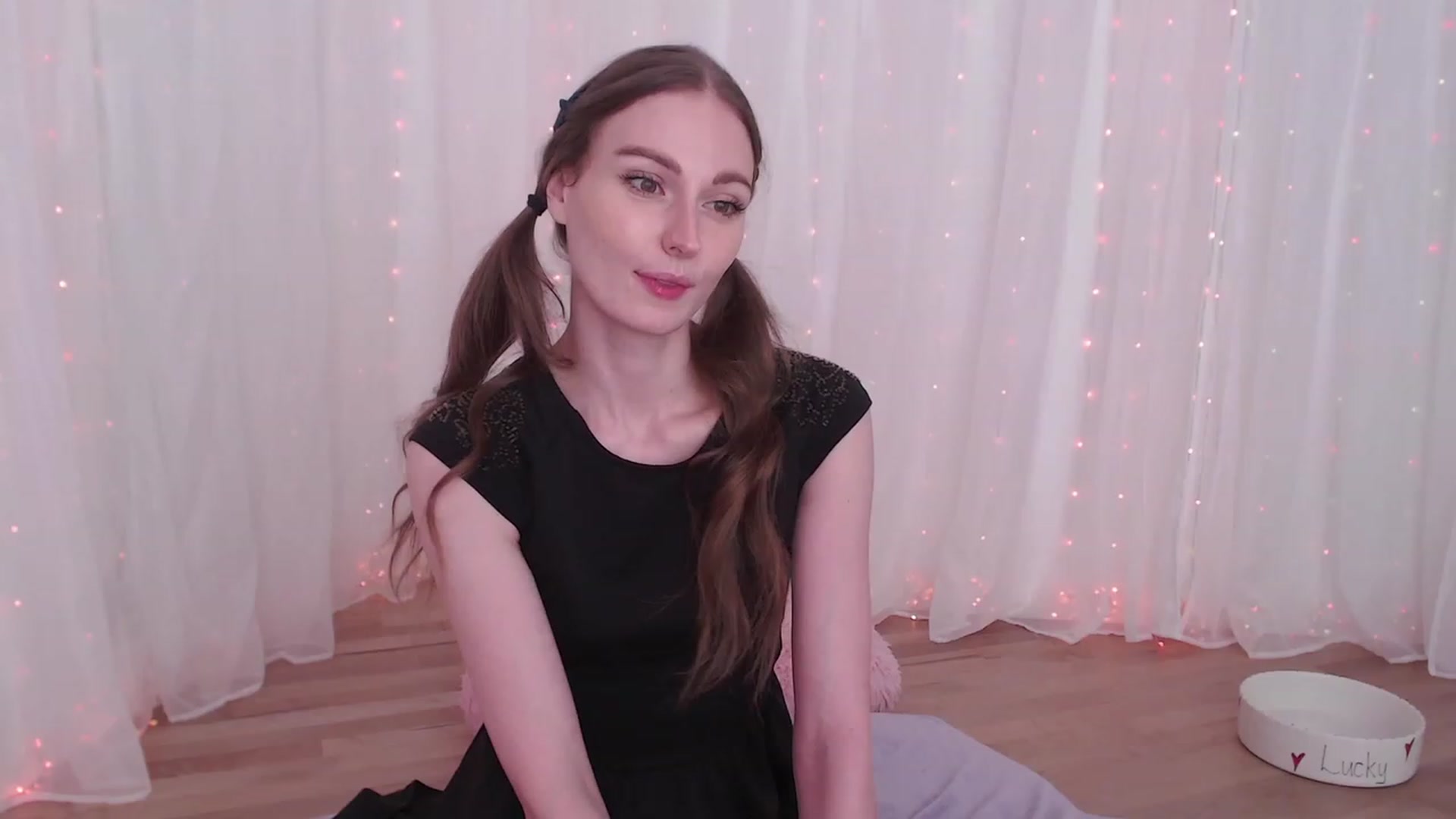Gallery image thumbnail from ANGELinHEAT's myfreecams stream on, 12/15/2023, 06:22 image 8 of 20