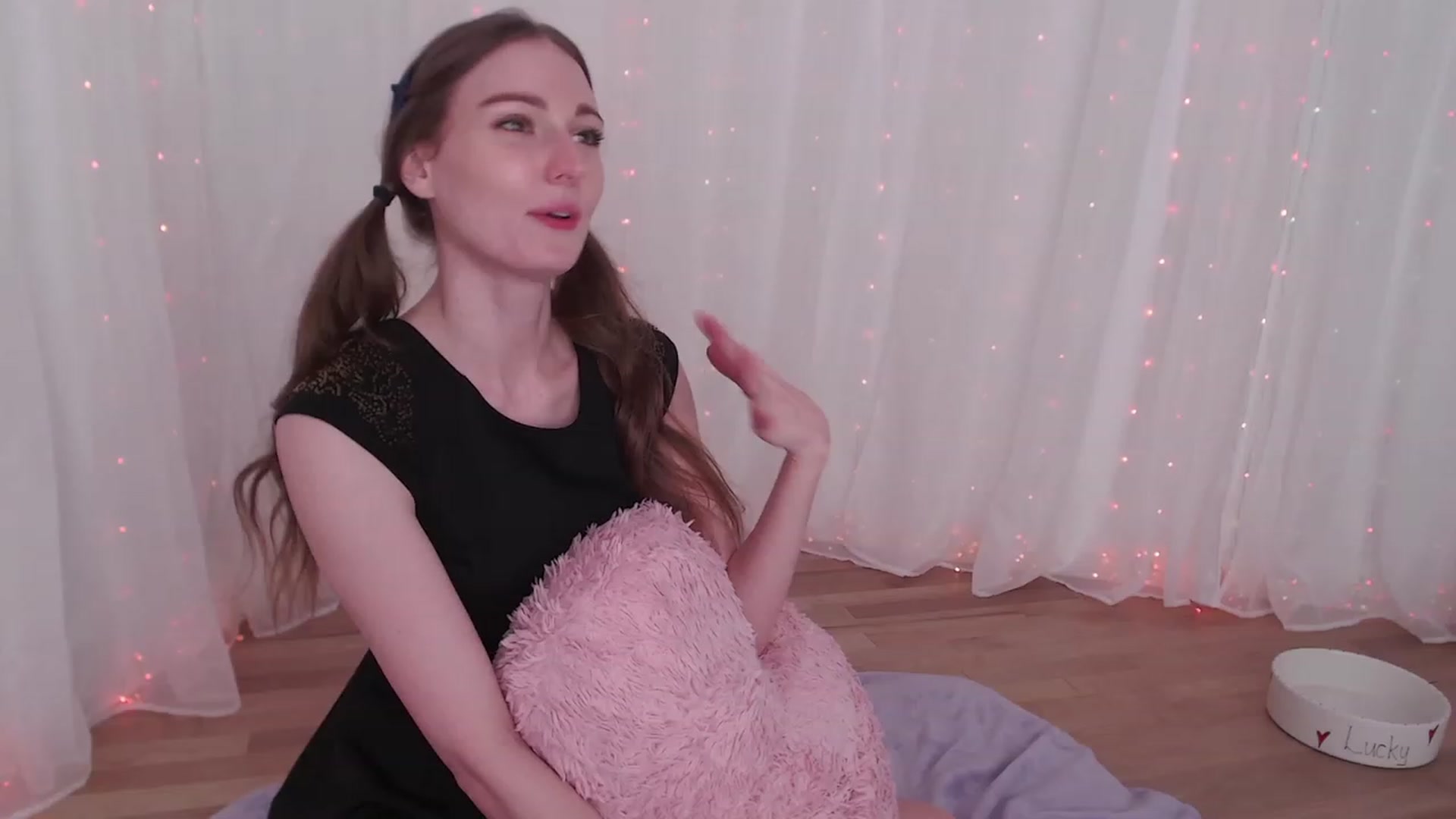 Gallery image thumbnail from ANGELinHEAT's myfreecams stream on, 12/15/2023, 06:22 image 16 of 20