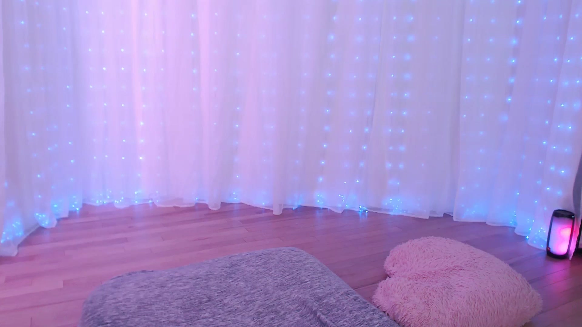 Gallery image thumbnail from ANGELinHEAT's myfreecams stream on, 05/31/2025, 07:55 image 3 of 20