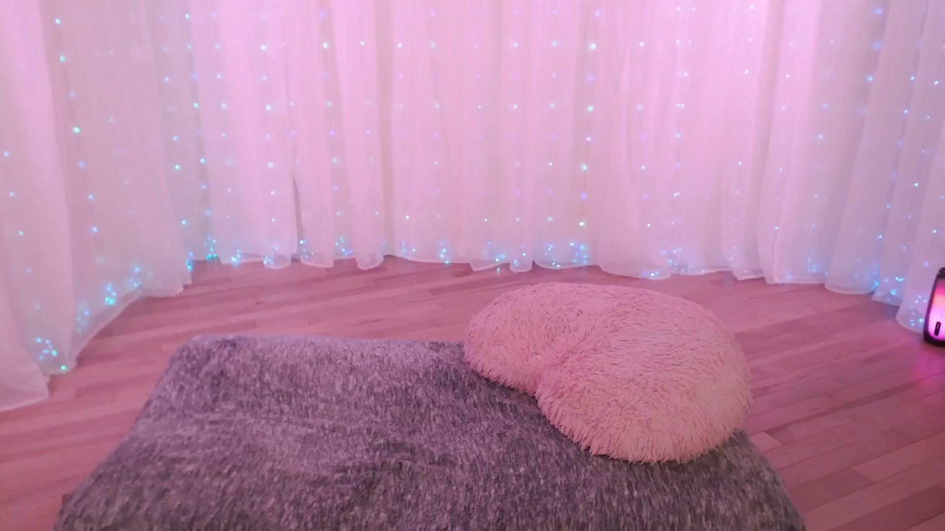 Gallery image thumbnail from ANGELinHEAT's myfreecams stream on, 12/24/2025, 08:29 image 8 of 20