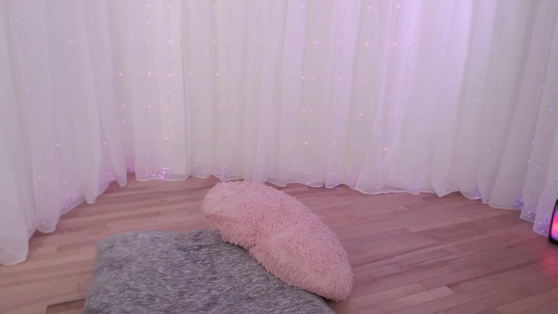 Gallery image thumbnail from ANGELinHEAT's myfreecams stream on, 01/29/2026, 24:23 image 4 of 20