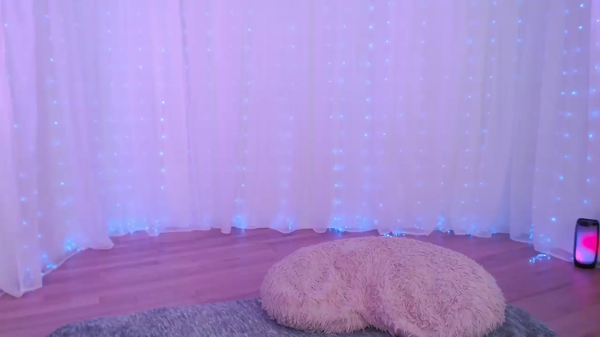 Gallery image thumbnail from ANGELinHEAT's myfreecams stream on, 08/08/2026, 11:42 image 14 of 20