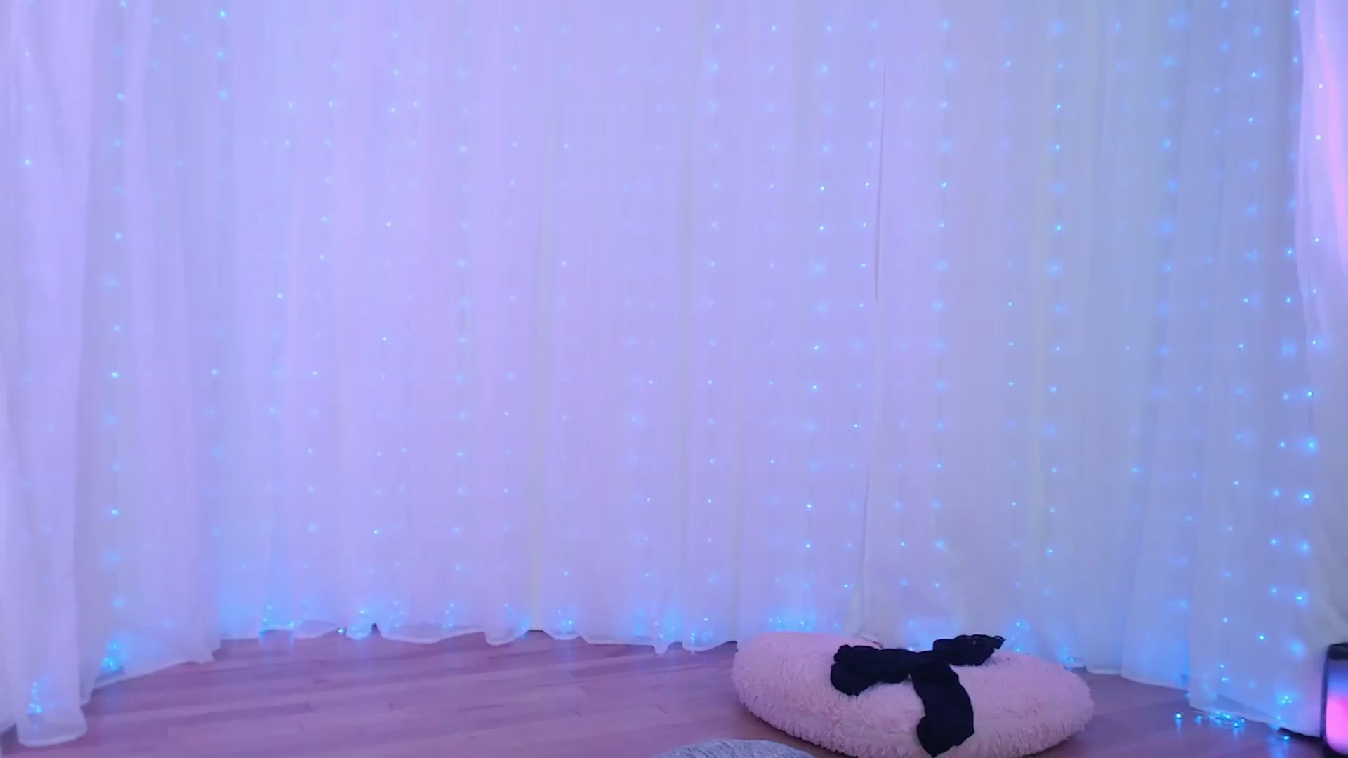 Gallery image thumbnail from ANGELinHEAT's myfreecams stream on, 08/15/2026, 08:18 image 1 of 20