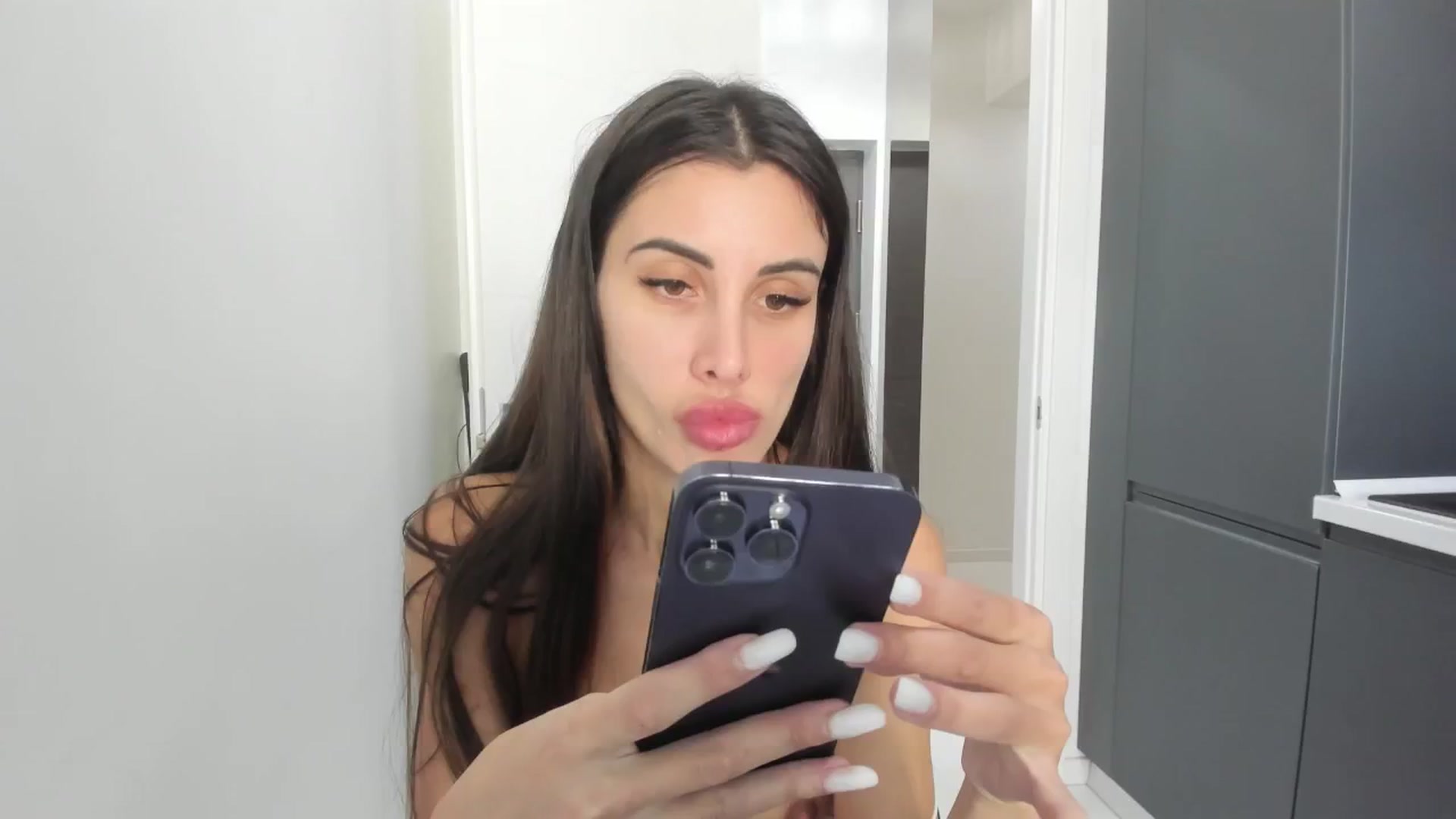 Gallery image thumbnail from ANNEHURLEY's myfreecams stream on, 07/29/2024, 12:10 image 10 of 20
