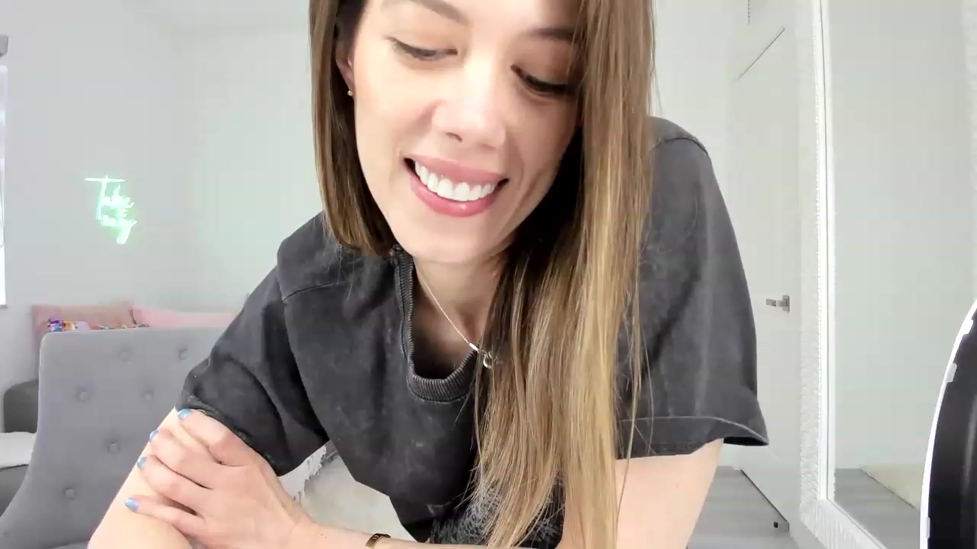 Gallery image thumbnail from APRILX_LOVE's myfreecams stream on, 02/28/2023, 19:18 image 8 of 20