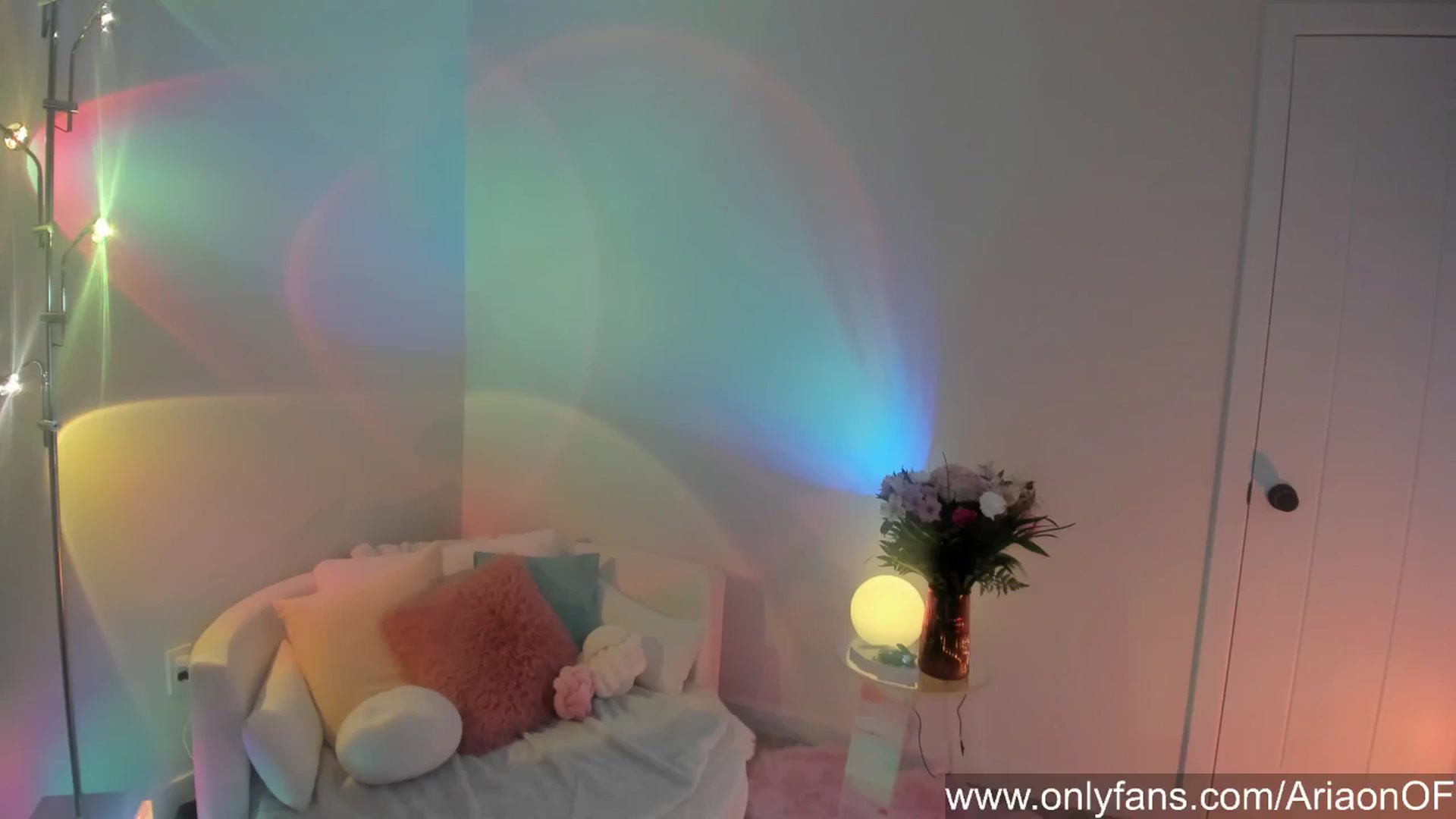 Gallery image thumbnail from ARIAllure's myfreecams stream on, 01/11/2025, 23:29 image 6 of 20