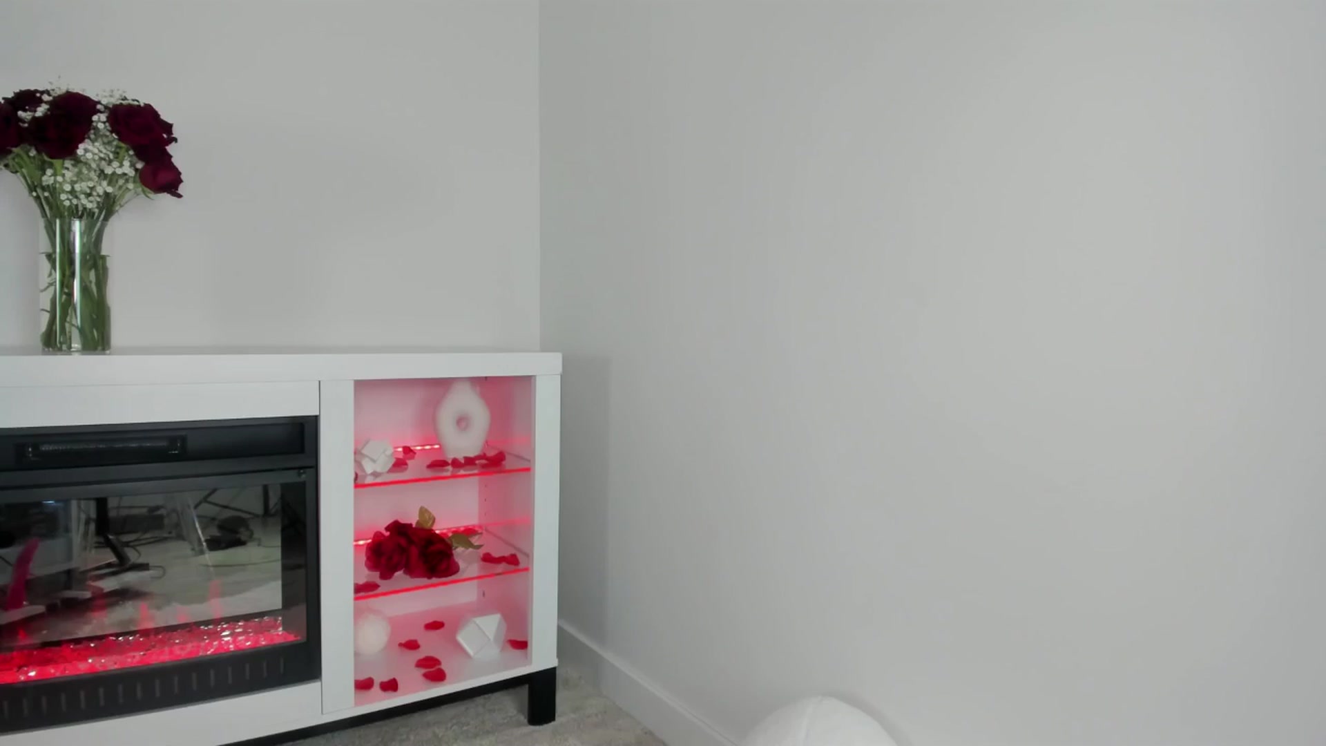 Gallery image thumbnail from ARIAllure's myfreecams stream on, 02/15/2025, 05:30 image 16 of 20