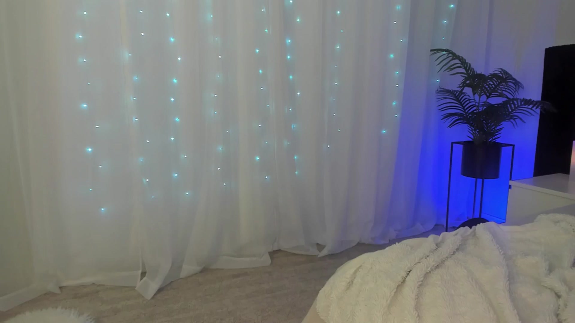 Gallery image thumbnail from ARIAllure's myfreecams stream on, 03/09/2025, 02:56 image 17 of 20