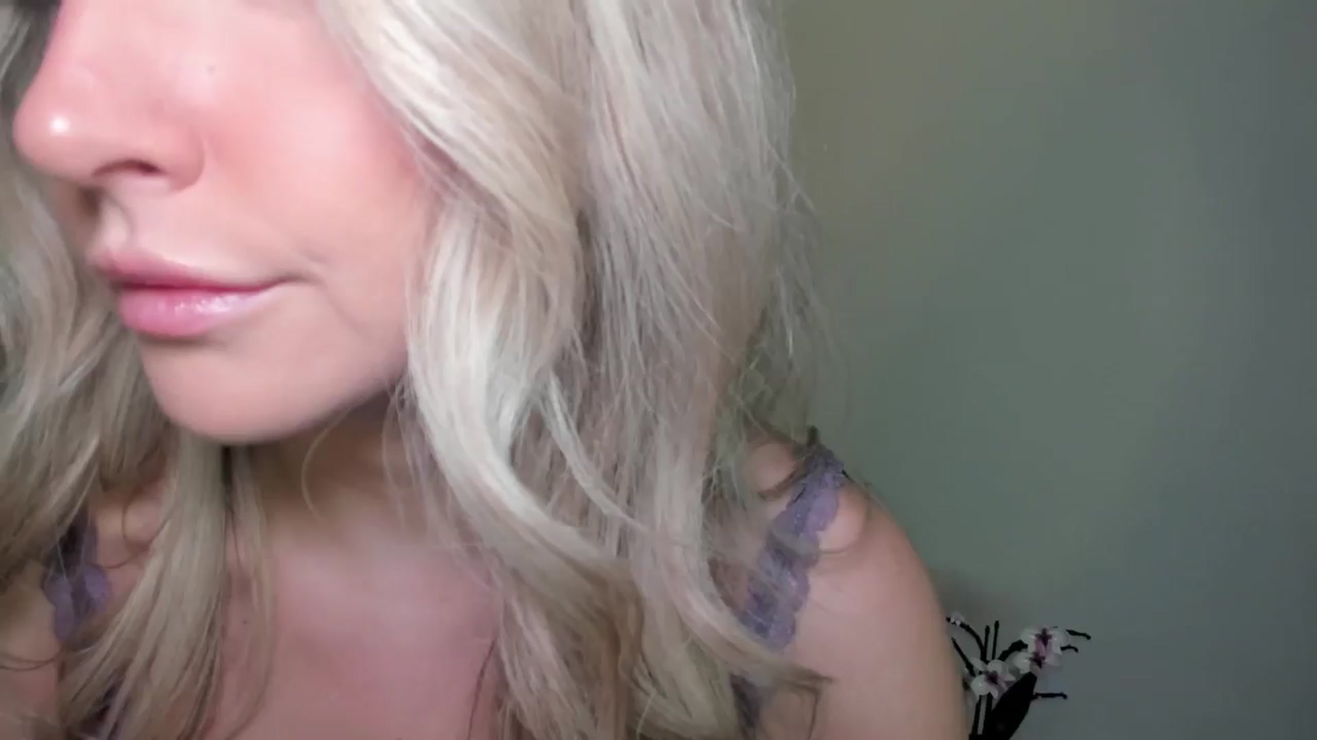 Gallery image thumbnail from ARIAllure's myfreecams stream on, 03/13/2025, 24:00 image 4 of 20