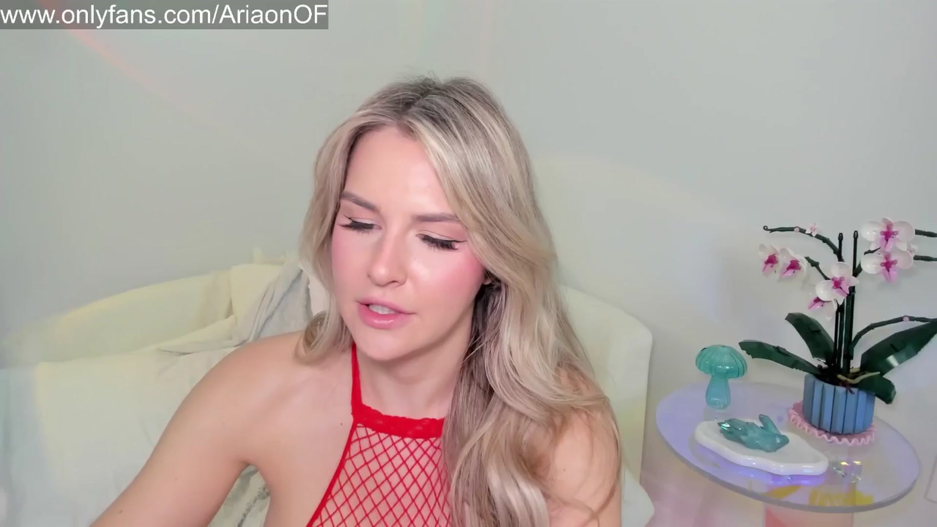 Gallery image thumbnail from ARIAllure's myfreecams stream on, 03/31/2025, 03:01 image 16 of 20