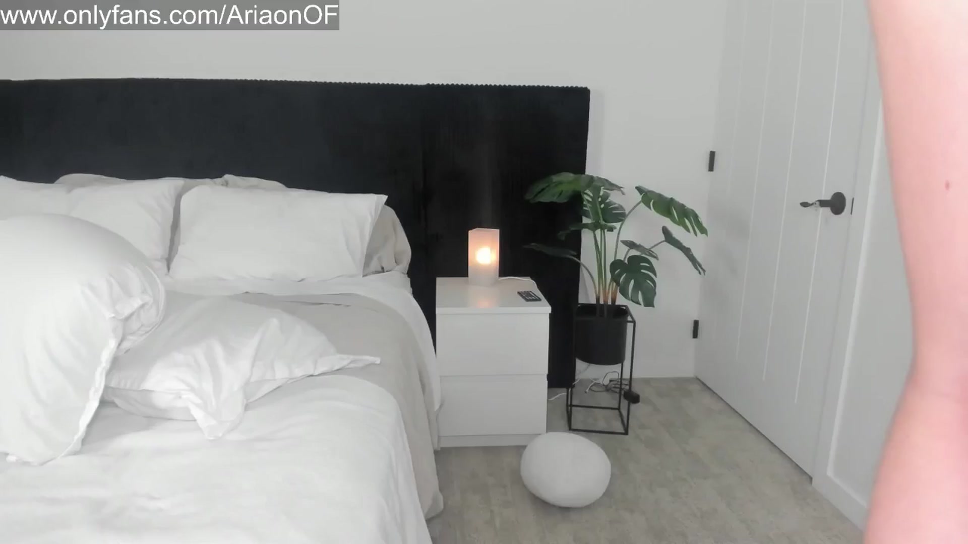 Gallery image thumbnail from ARIAllure's myfreecams stream on, 04/06/2025, 02:39 image 12 of 20