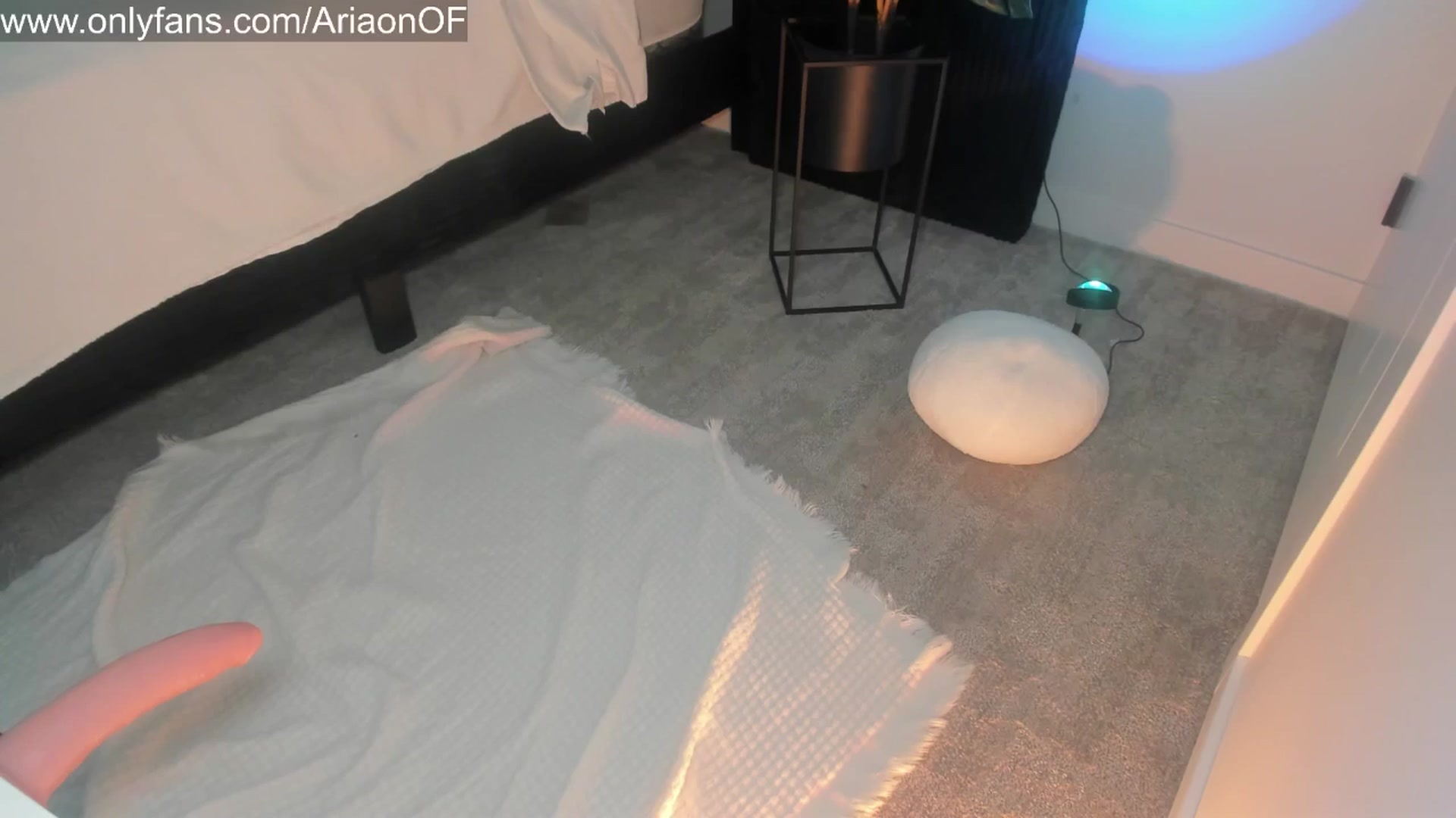Gallery image thumbnail from ARIAllure's myfreecams stream on, 05/03/2025, 02:43 image 17 of 20