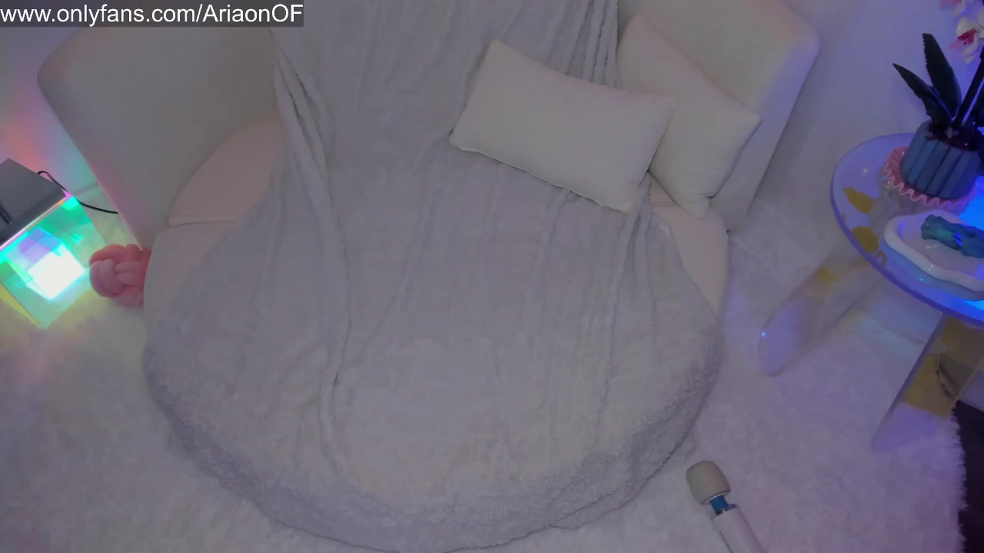 Gallery image thumbnail from ARIAllure's myfreecams stream on, 07/17/2025, 04:44 image 17 of 20