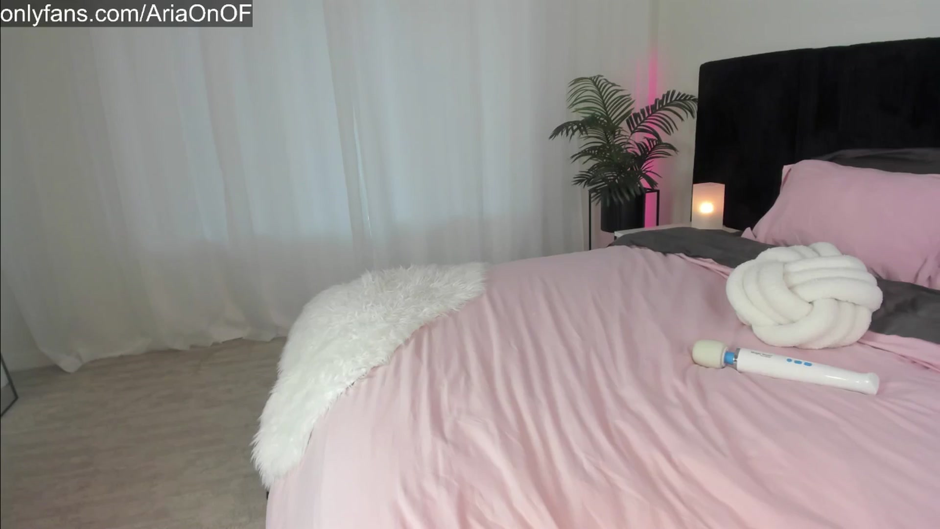 Gallery image thumbnail from ARIAllure's myfreecams stream on, 07/26/2025, 02:25 image 18 of 20